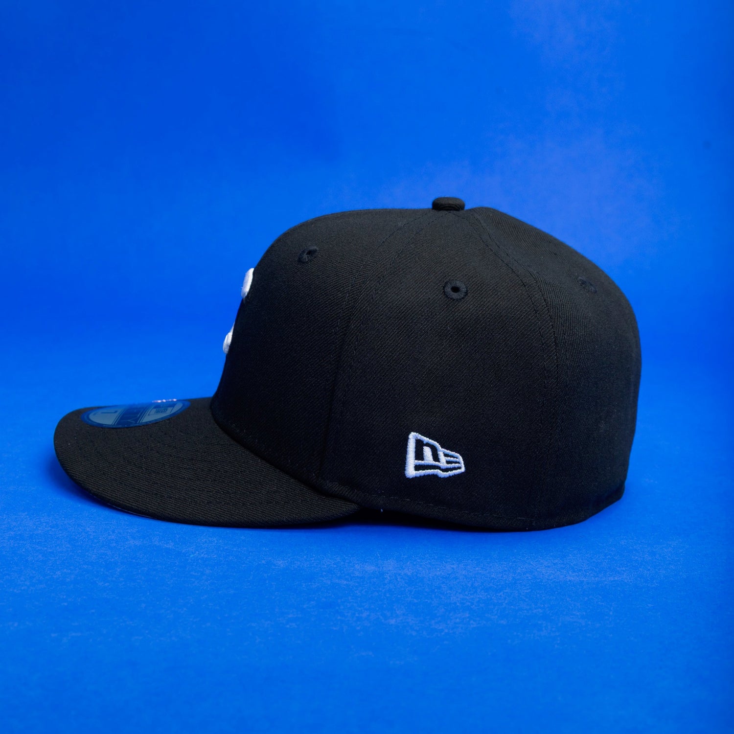 NEW ERA EXCLUSIVE 59FIFTY BLACK CHICAGO CUBS W/ WRIGLEY FIELD SIDE PATCH