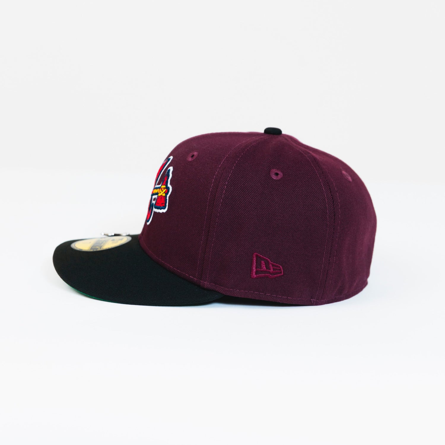 NEW ERA 59FIFTY BURGUNDY/ BLACK ATLANTA BRAVES W/ 1999 WORLD SERIES SIDE PATCH