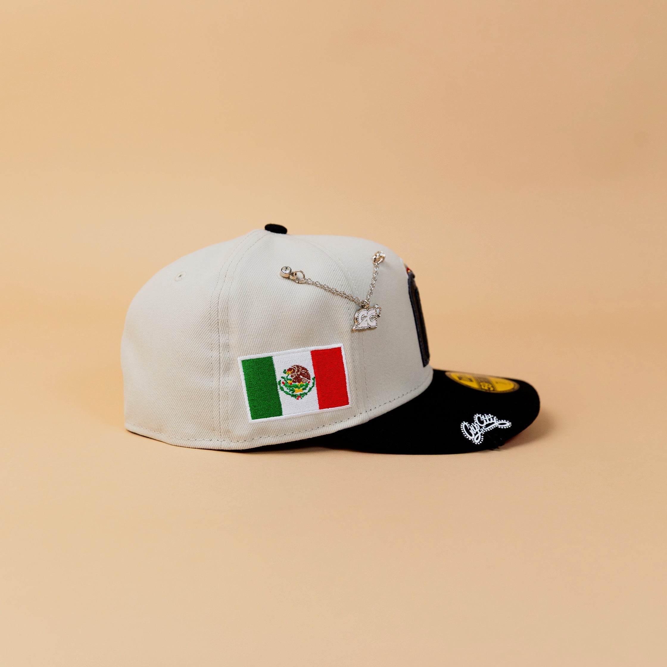 NEW ERA EXCLUSIVE 59FIFTY LIGHT GREY/ BLACK MEXICO W/ MEXICO FALG SIDE PATCH