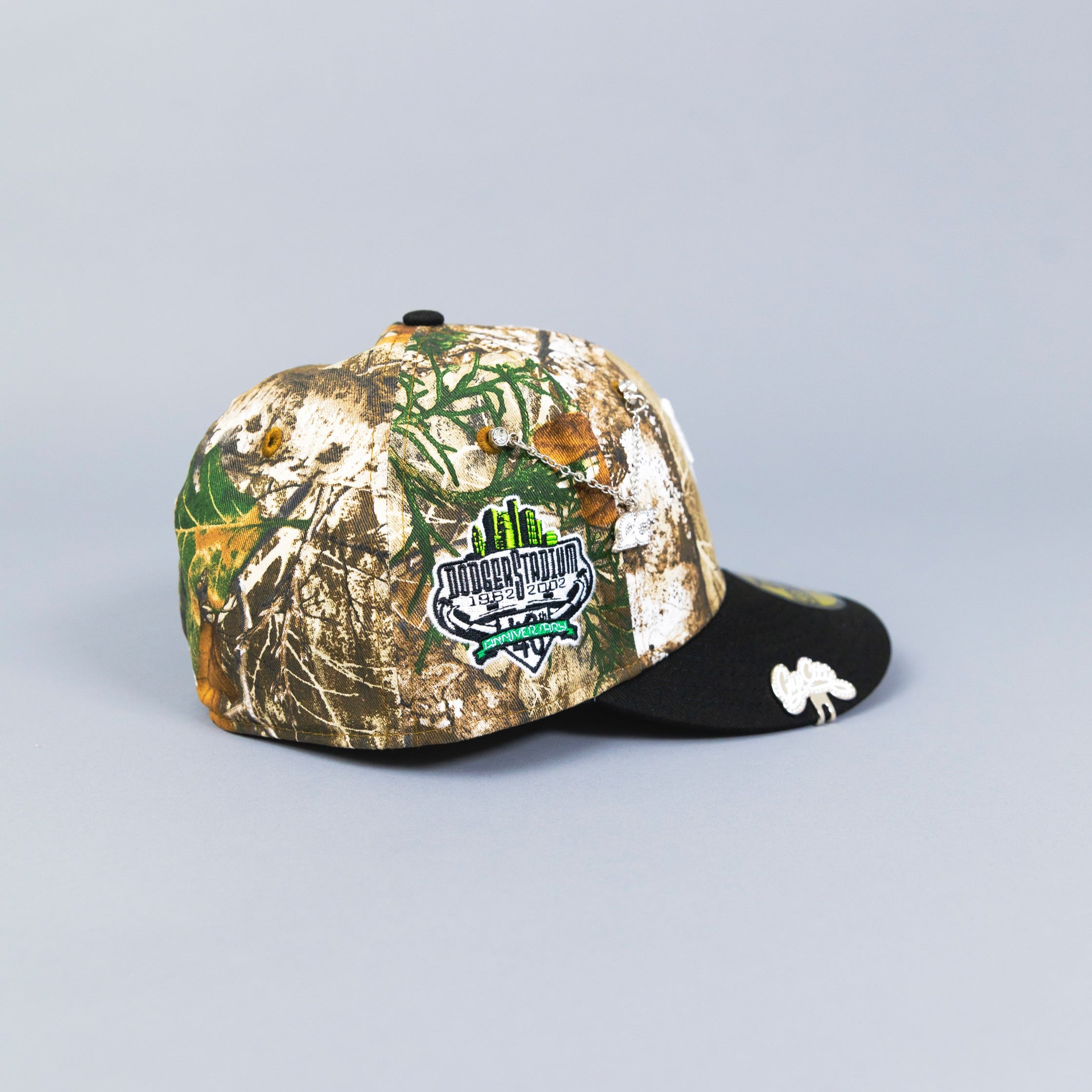 NEW ERA 59FIFTY REALTREE/ BLACK UPSIDE DOWN LOS ANGELES DODGERS W/ 40TH ANNIVERSARY SIDE PATCH
