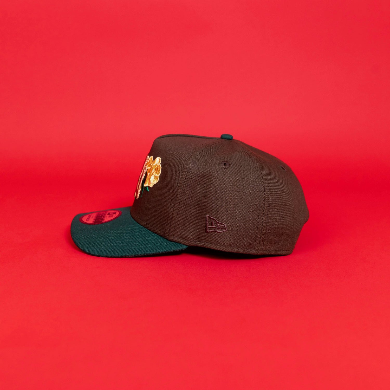 NEW ERA EXCLUSIVE 9FIFTY A-FRAME BROWN/ PINE GREEN NEW YORK YANKEES SNAPBACK W/ ROSE + 1996 WORLD SERIES SIDE PATCH