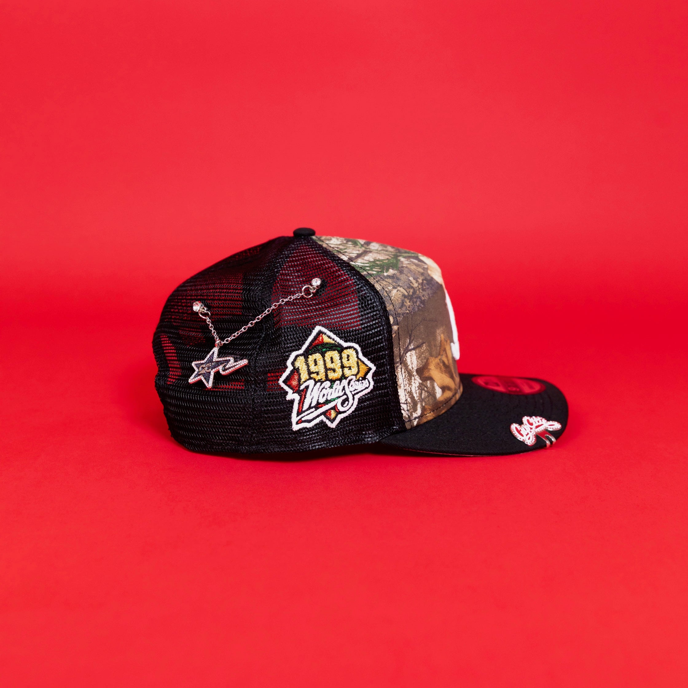NEW ERA EXCLUSIVE 9FIFTY A-FRAME REALTREE ATLANTA BRAVES MESHBACK SNAPBACK W/ 1999 WORLD SERIES SIDE PATCH