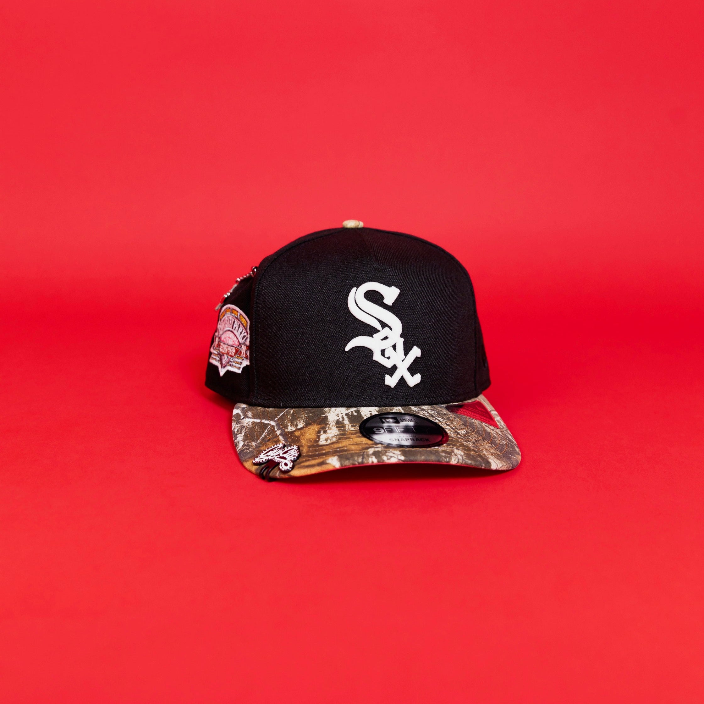 NEW ERA EXCLUSIVE 9FIFTY A-FRAME BLACK/ REALTREE CHICAGO WHITE SOX W/ COMISKEY PARK SIDE PATCH