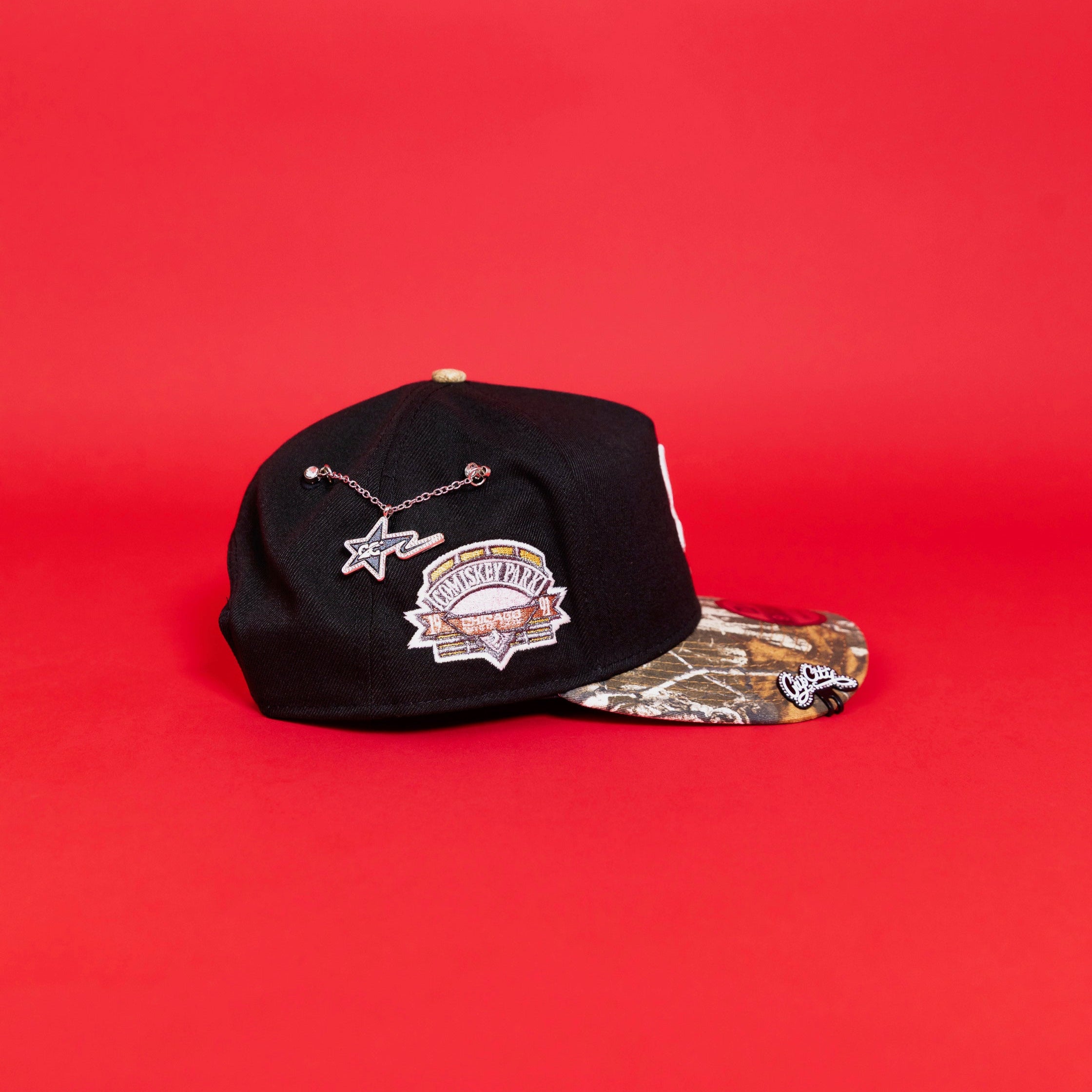 NEW ERA EXCLUSIVE 9FIFTY A-FRAME BLACK/ REALTREE CHICAGO WHITE SOX W/ COMISKEY PARK SIDE PATCH