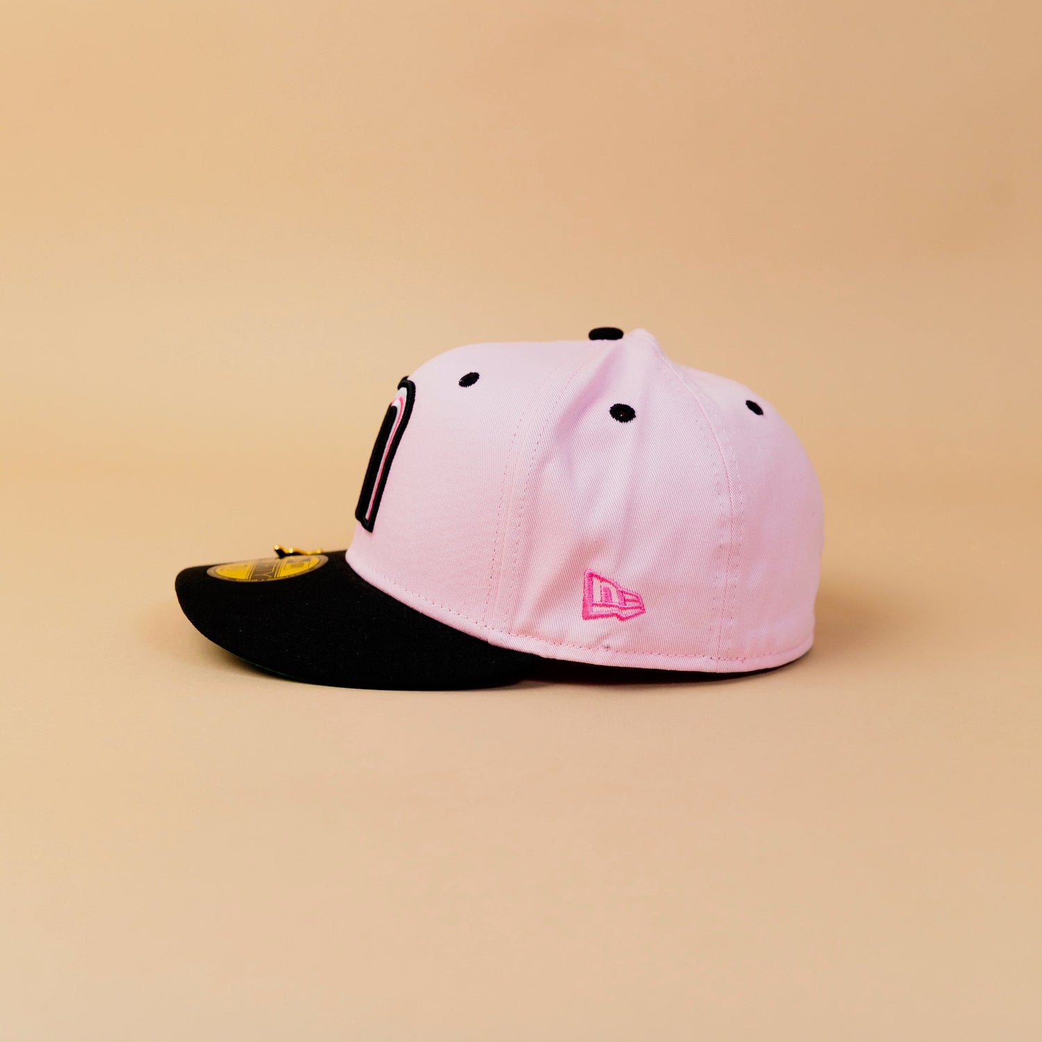 NEW ERA EXCLUSIVE 59FIFTY PINK/ BLACK MEXICO WORLD BASEBALL CLASSIC W/ MEXICO FLAG SIDE PATCH
