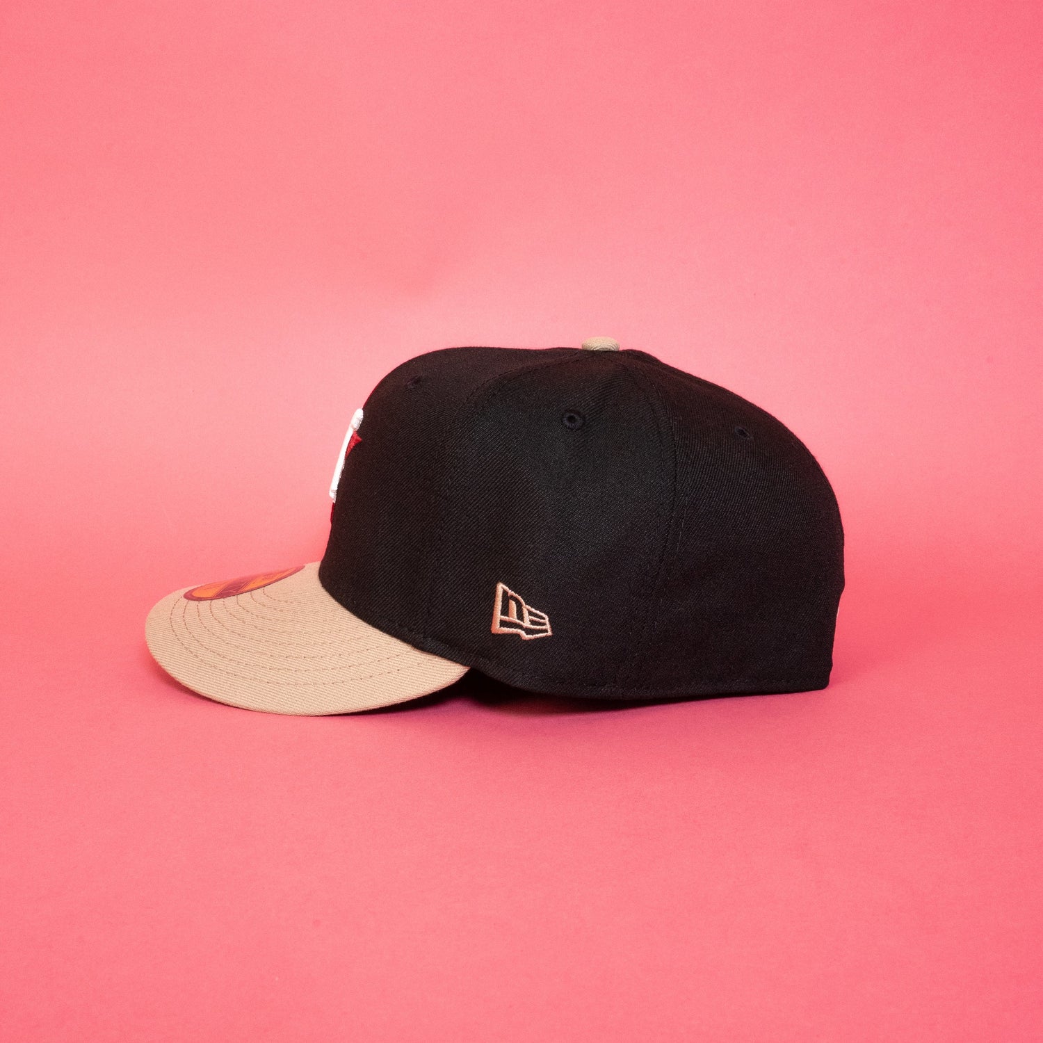 NEW ERA EXCLUSIVE 59FIFTY BLACK / BEIGE HOUSTON ASTROS W/ 2022 WORLD SERIES SIDE PATCH