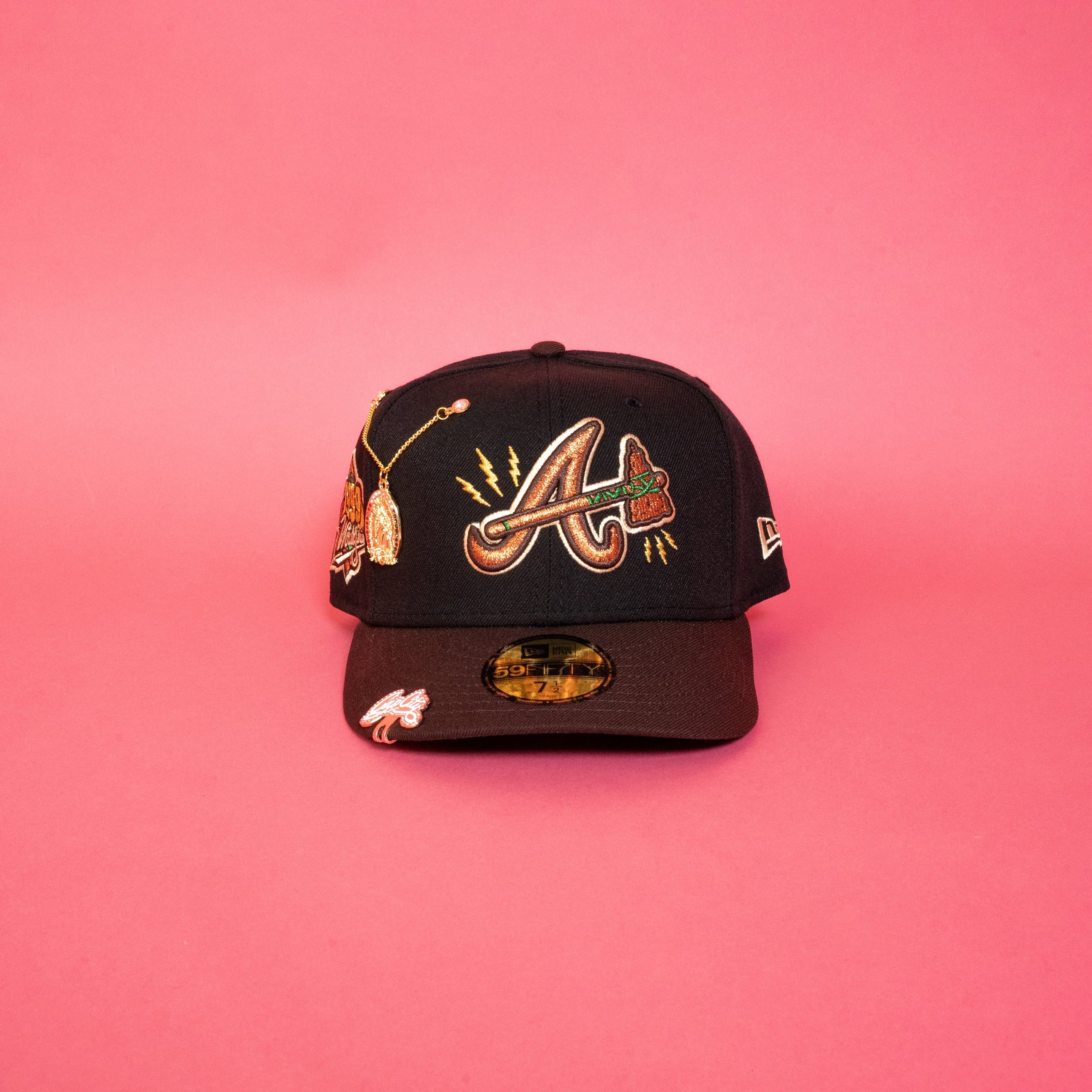 NEW ERA 59FIFTY BLACK/ BROWN ATLANTA BRAVES W/ 1999 WORLD SERIES SIDE PATCH
