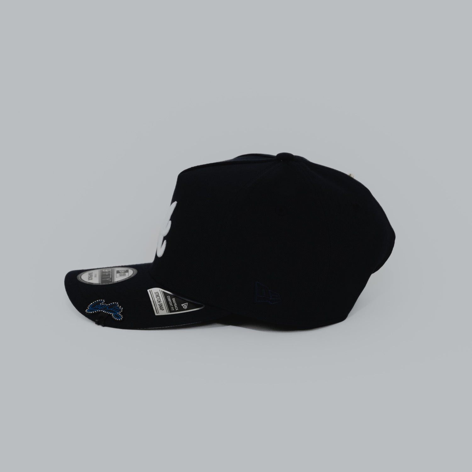 NEW ERA EXCLUSIVE 9FIFTY A-FRAME NAVY ATLANTA BRAVES SNAPBACK W/ 1999 WORLD SERIES SIDE PATCH