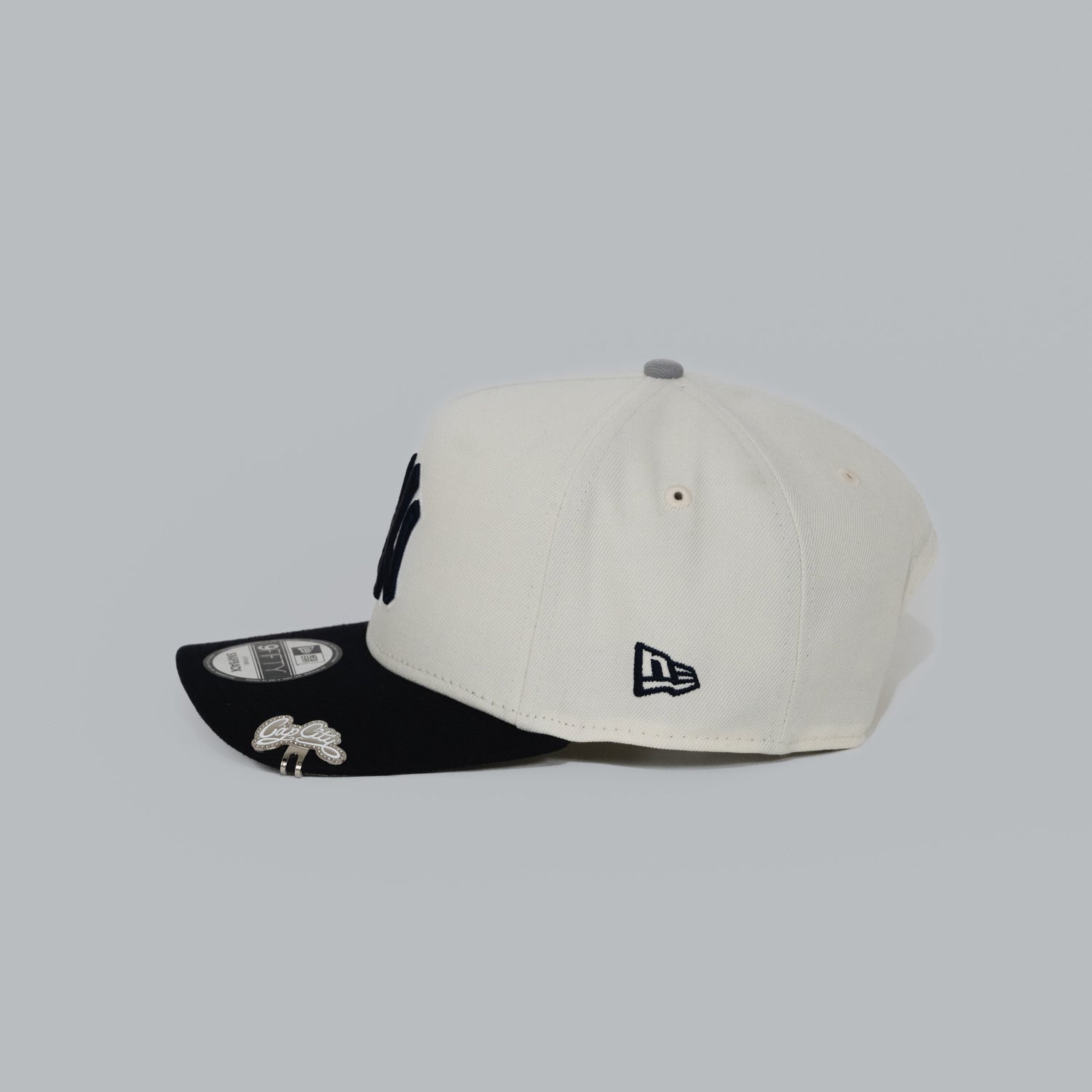 NEW ERA EXCLUSIVE 9FIFTY A-FRAME CHROME/ NAVY NEW YORK YANKEES SNAPBACK W/ 1996 WORLD SERIES SIDE PATCH