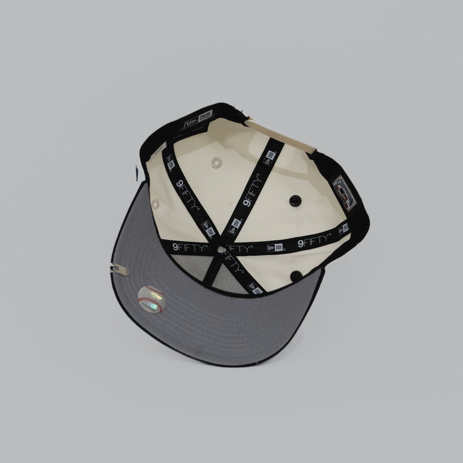 NEW ERA EXCLUSIVE 9FIFTY A-FRAME CHROME/ NAVY NEW YORK YANKEES SNAPBACK W/ 1996 WORLD SERIES SIDE PATCH