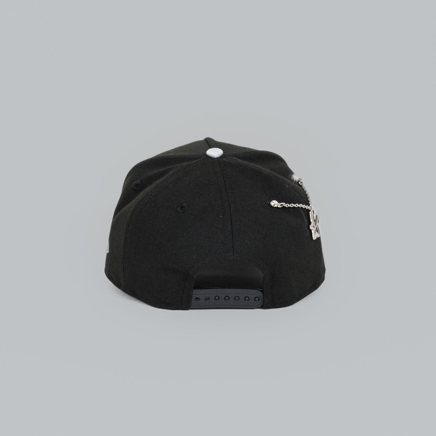 NEW ERA EXCLUSIVE 9FIFTY A-FRAME BLACK/ SILVER DETROIT TIGERS SNAPBACK W/ COMERICA PARK SIDE PATCH