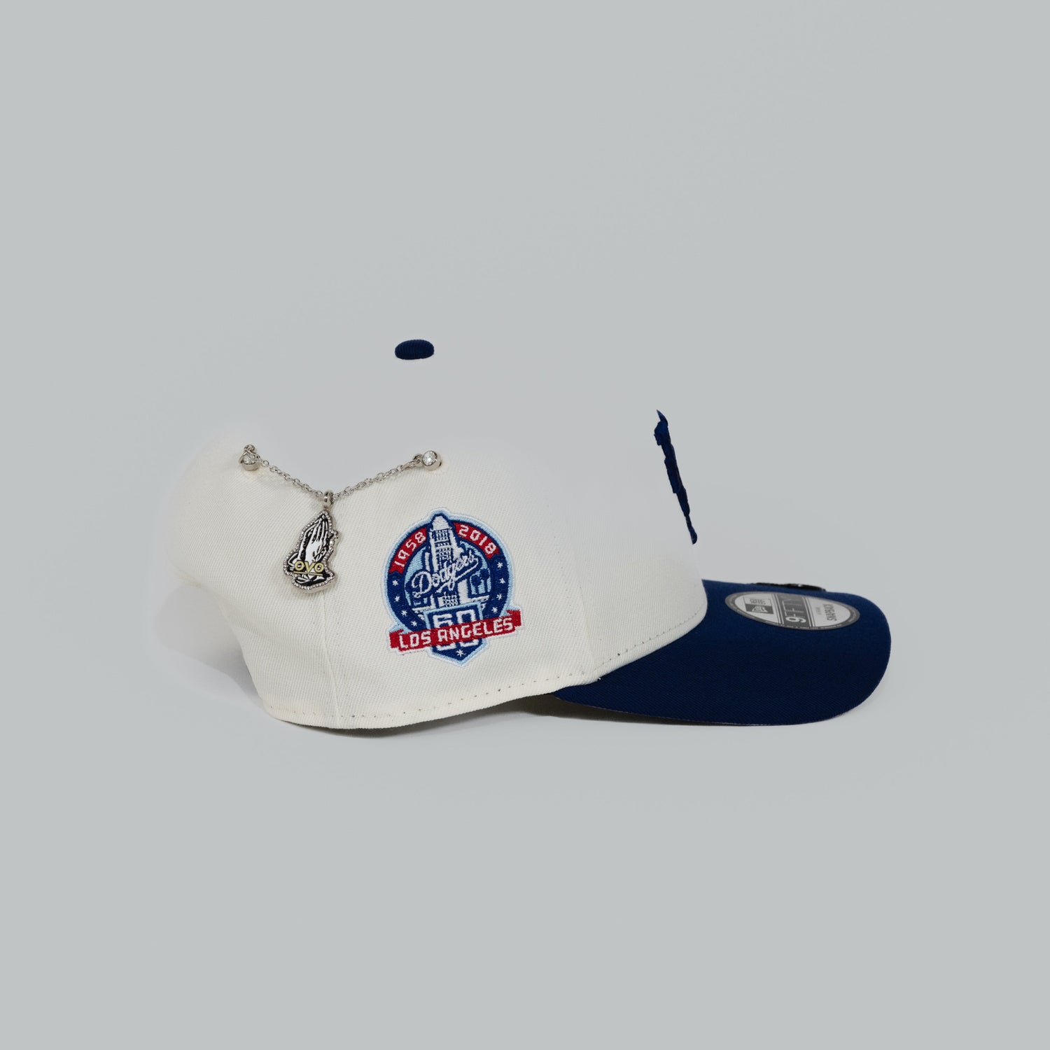 NEW ERA EXCLUSIVE 9FIFTY A-FRAME CHROME/ BLUE UPSIDE DOWN LOS ANGELES DODGERS W/ 60TH ANNIVERSARY SIDE PATCH
