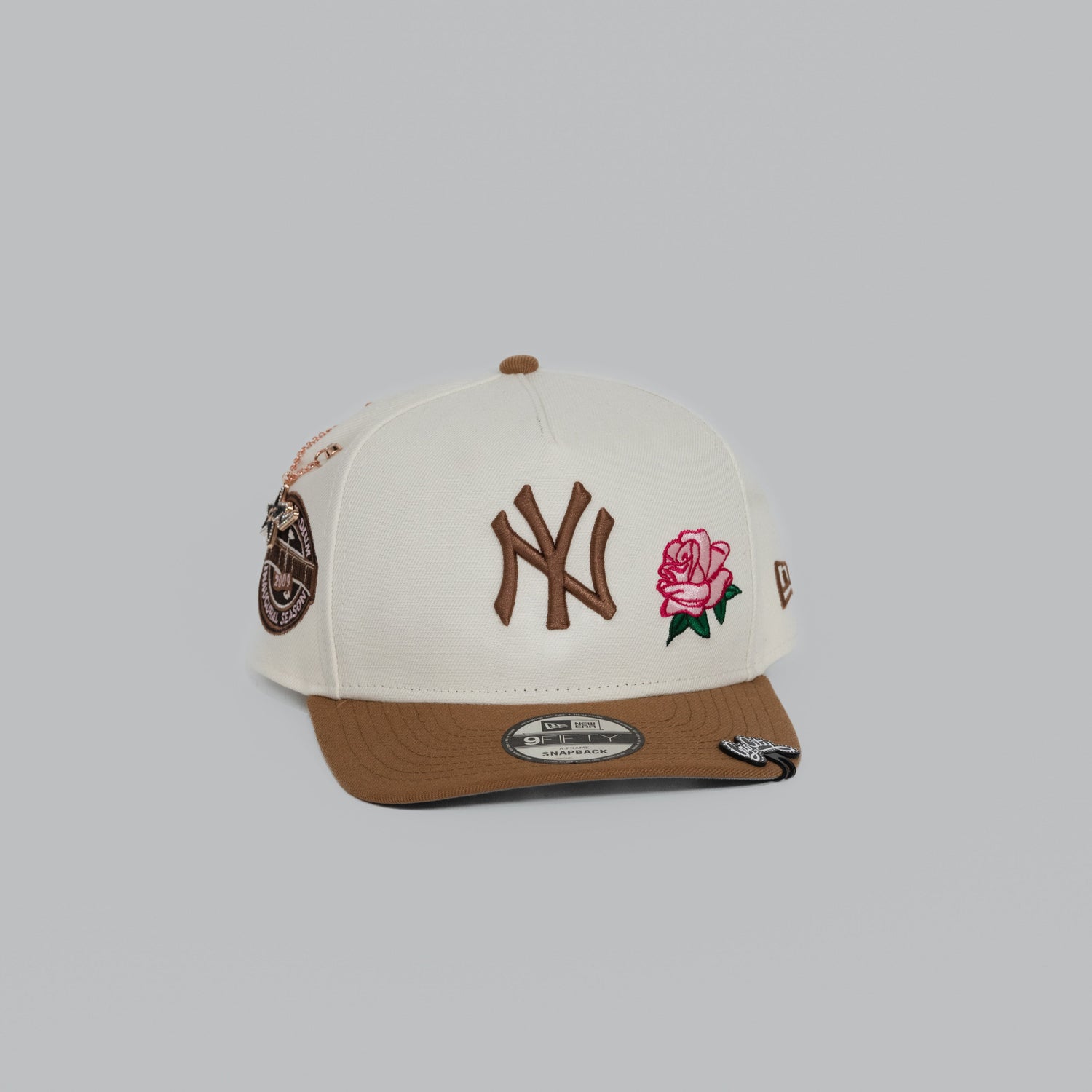 NEW ERA EXCLUSIVE 9FIFTY A-FRAME CHROME/ KHAKI NEW YORK YANKEES SNAPBACK W/ PINK ROSE + YANKEE STADIUM SIDE PATCH