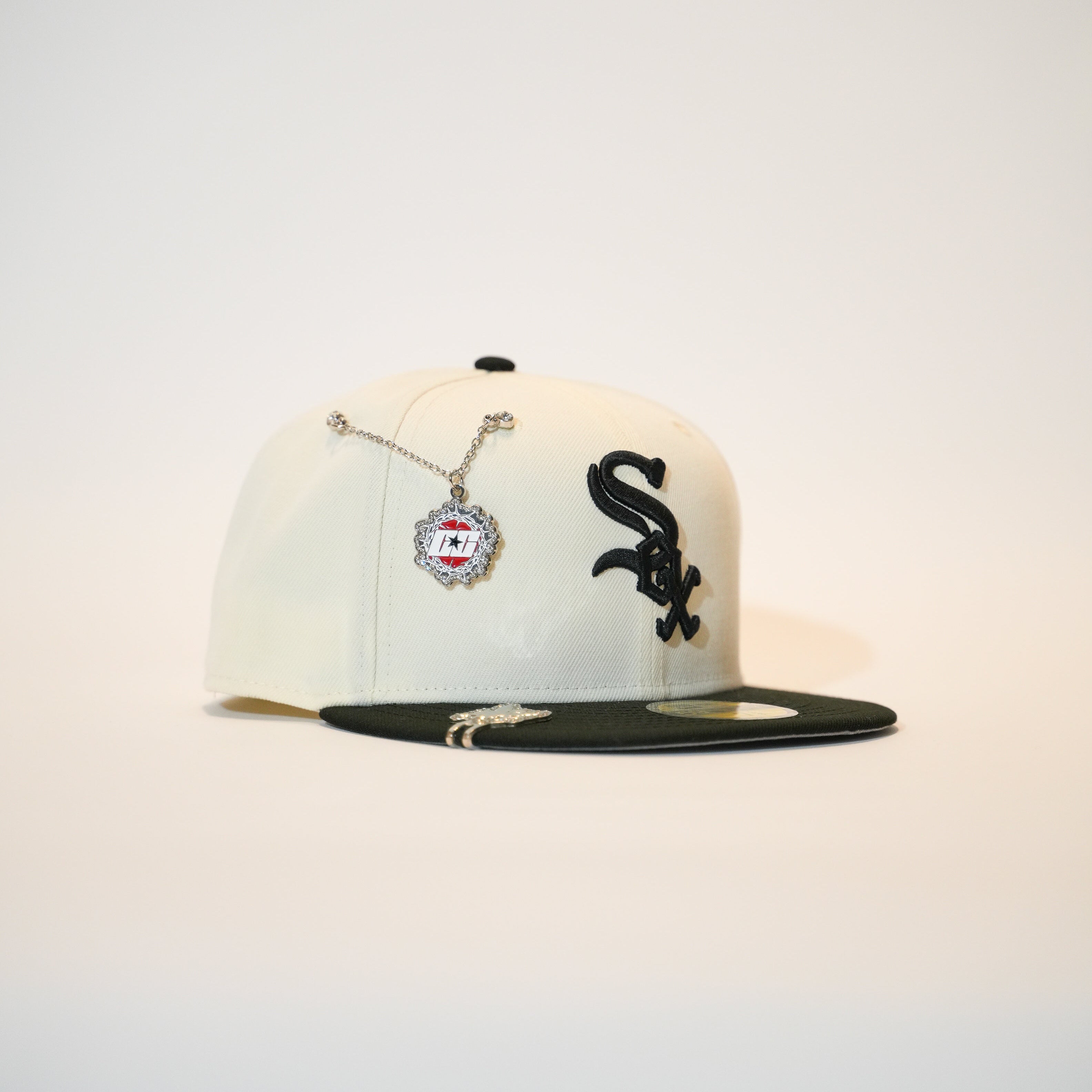 NEW ERA EXCLUSIVE 59FIFTY CHROME/BLACK CHICAGO WHITE SOX TWO TONE