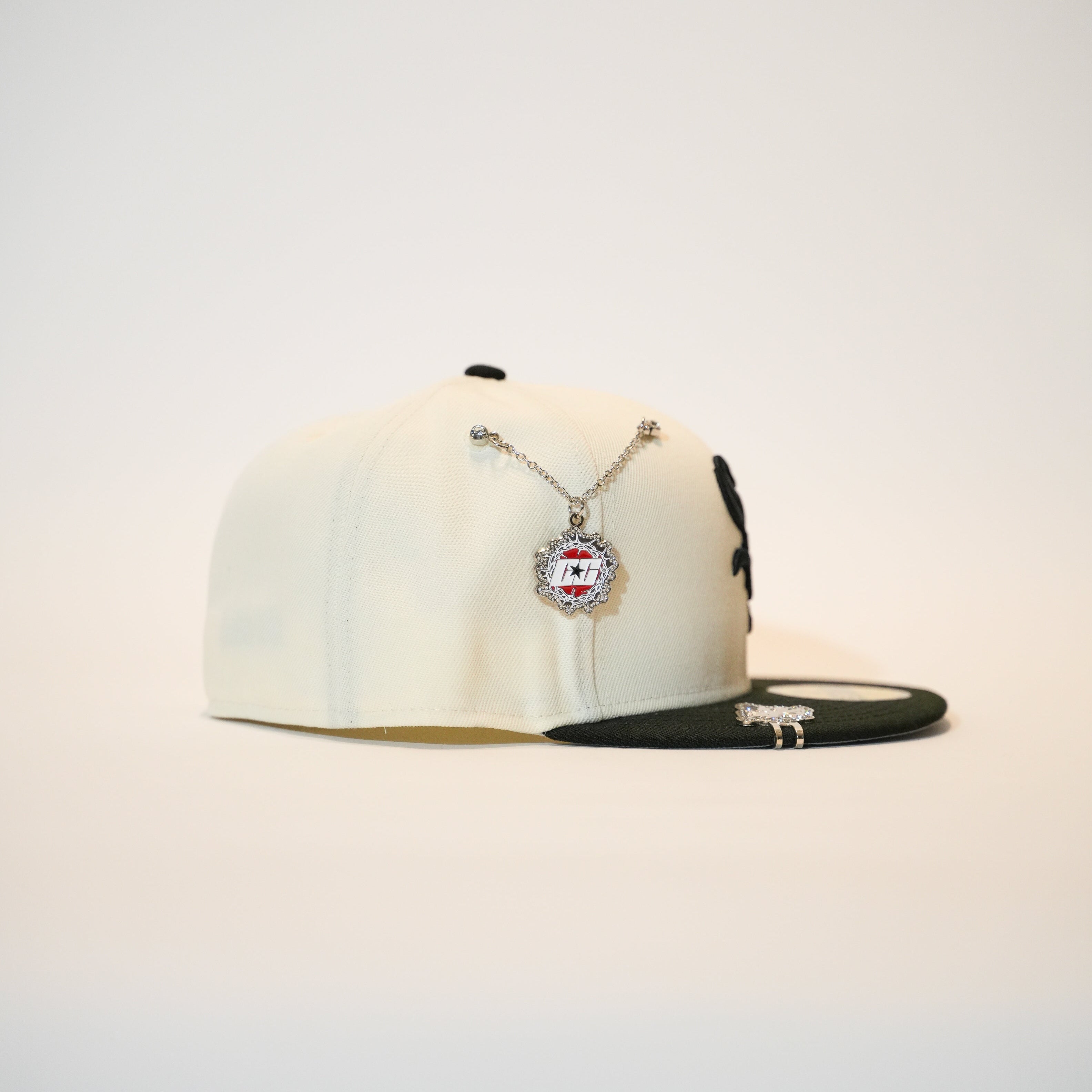 NEW ERA EXCLUSIVE 59FIFTY CHROME/BLACK CHICAGO WHITE SOX TWO TONE