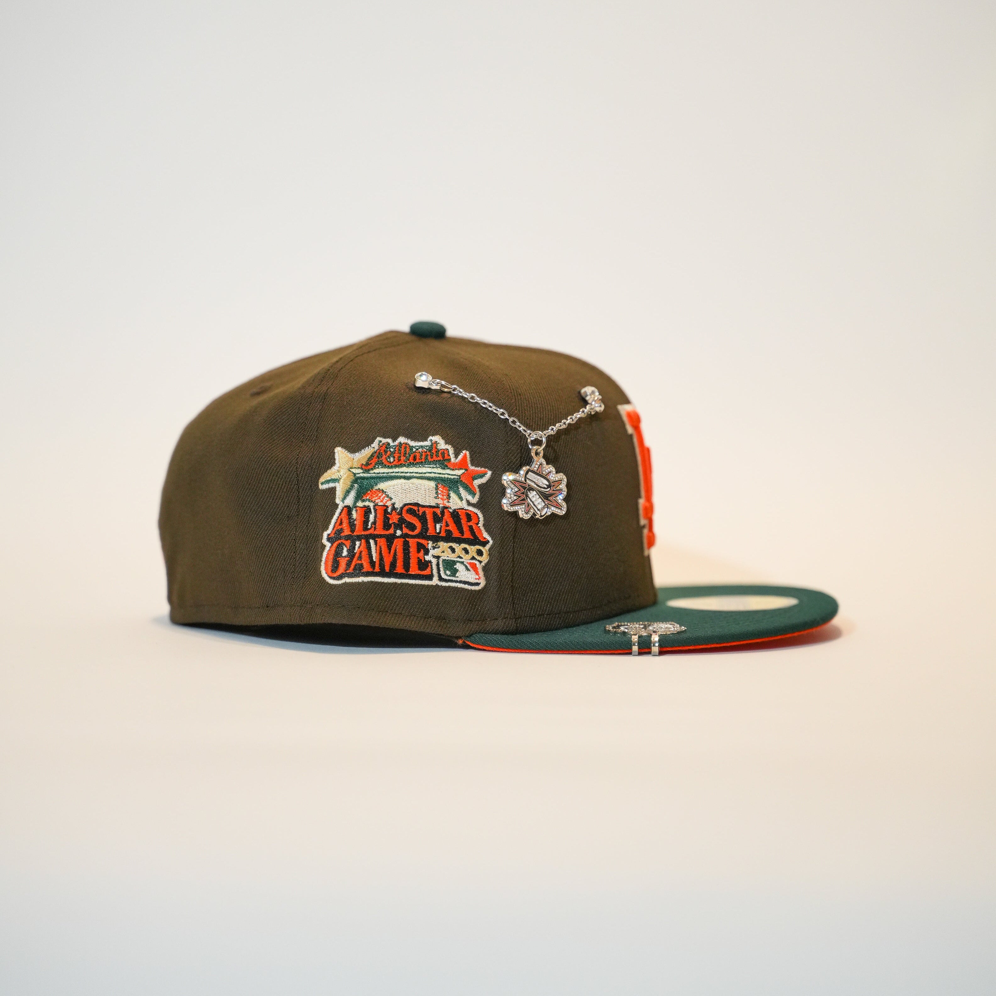 EXCLUSIVO DE NEW ERA 59FIFTY CROMADO BLANCO/ORO LOS ANGELES DODGERS CON PARCHE DEL JUEGO ALL STAR 2000 