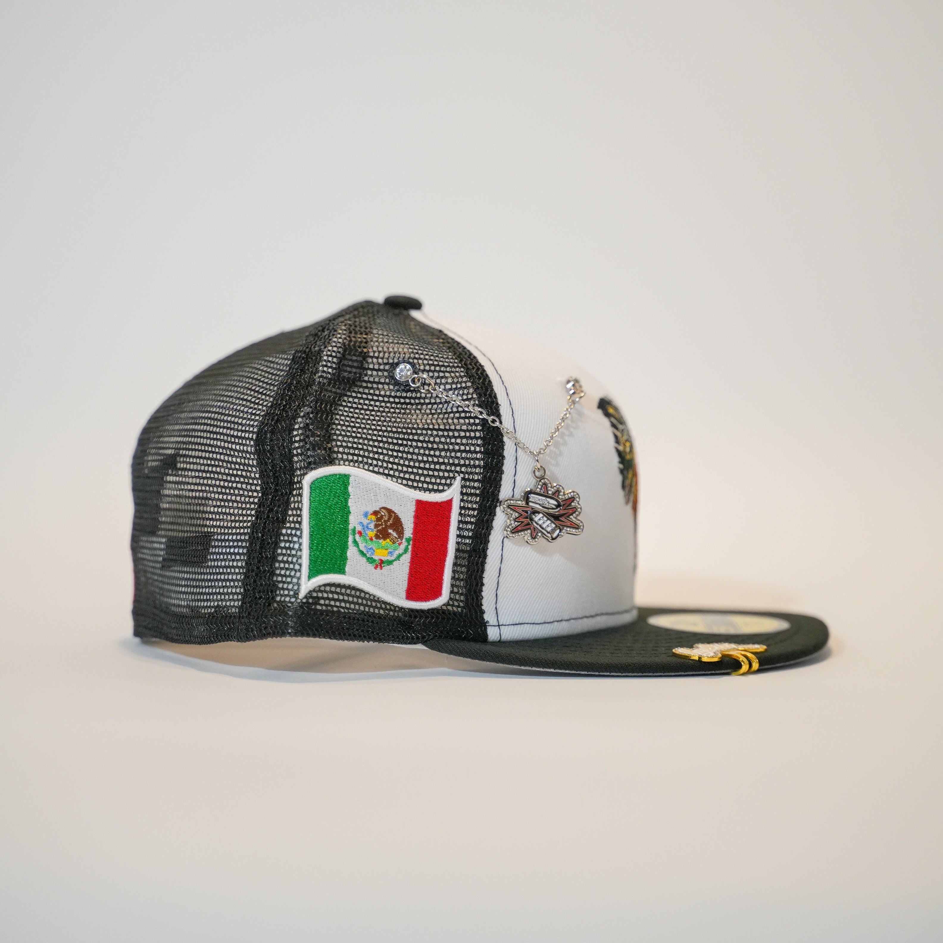 NEW ERA EXCLUSIVE 59FIFTY PEARL WHITE MEXICO "EL GALLO" MESHBACK W/ MEXICO FLAG SIDE PATCH