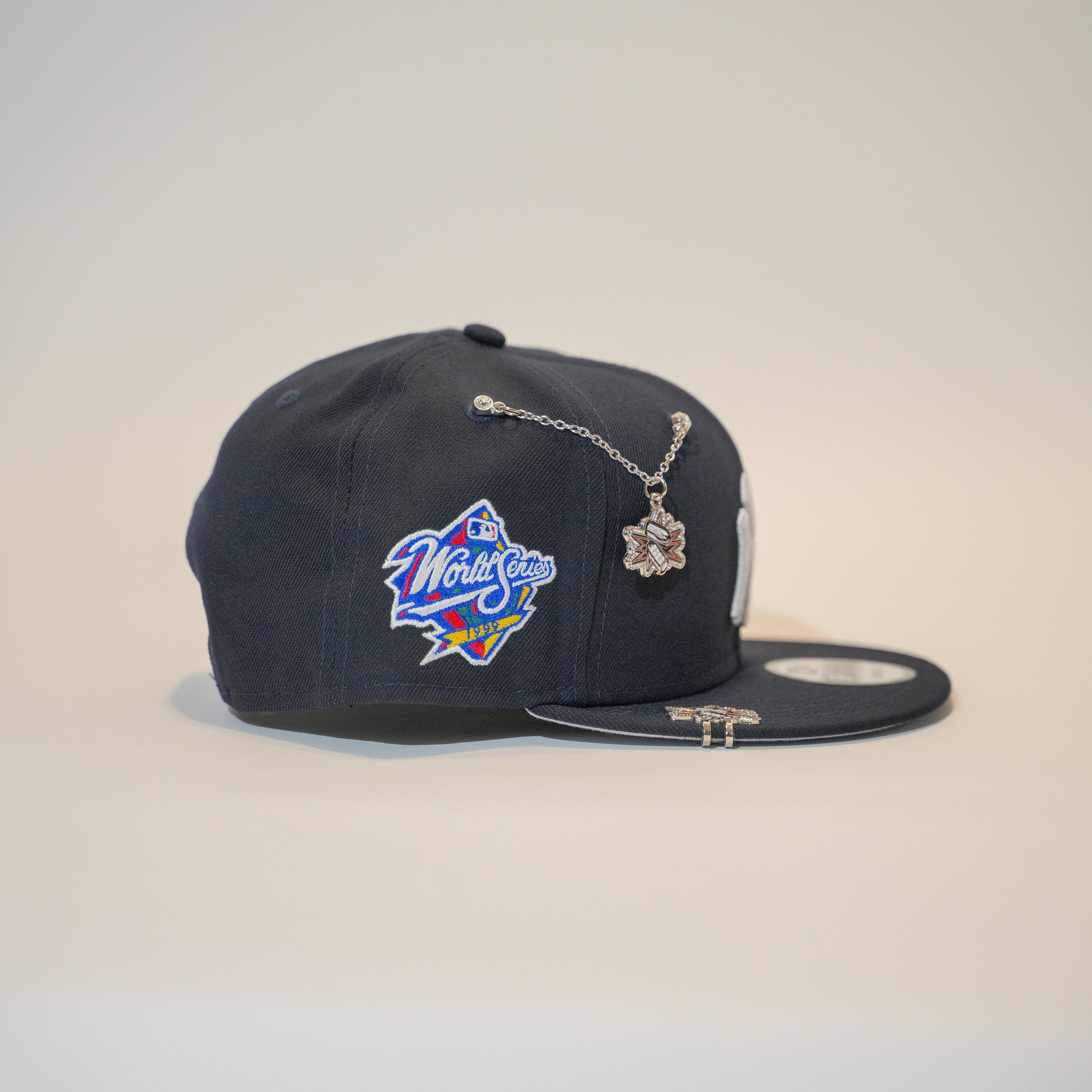 NEW ERA EXCLUSIVE 9FIFTY NAVY NEW YORK YANKEES SNAPBACK W/ 1999 WORLD SERIES SIDE PATCH