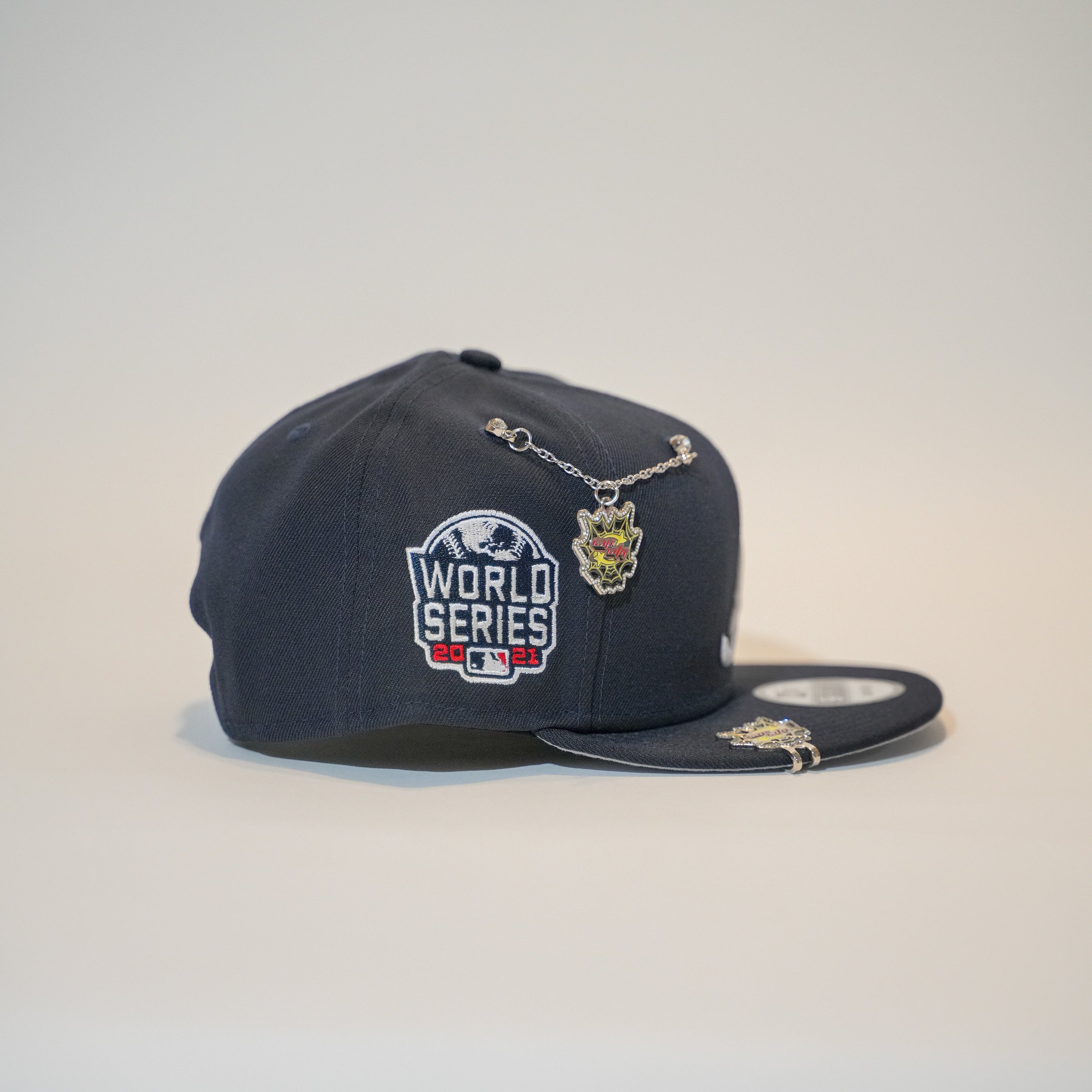 NEW ERA EXCLUSIVE 9FIFTY NAVY ATLANTA BRAVES SNAPBACK W/ 2021 WORLD SERIES SIDE PATCH