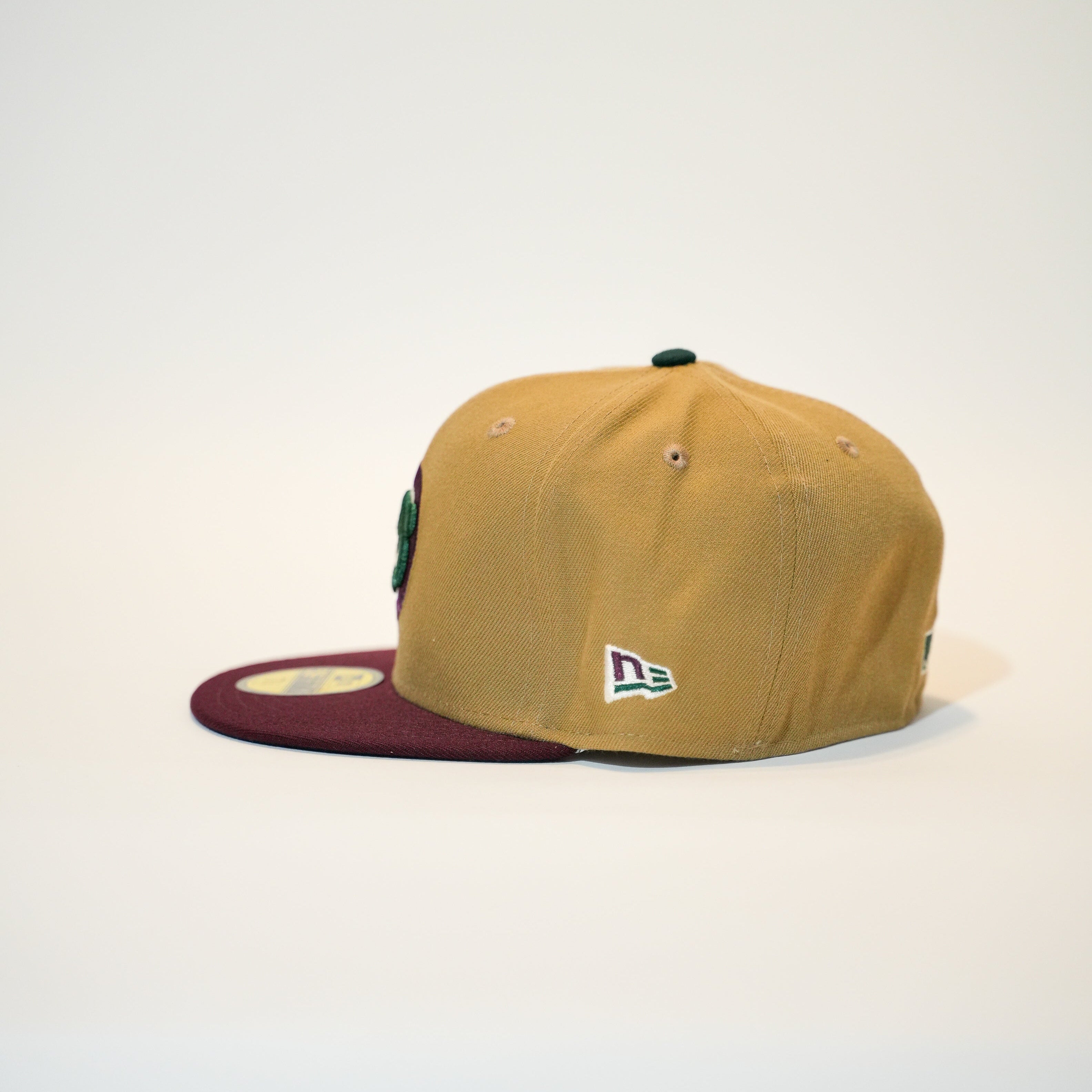 NEW ERA EXCLUSIVE 59FIFTY CHROME WHITE/BLACK LAS VEGAS RAIDERS SCRIPT W/ SUPERBOWL XI SIDE PATCH