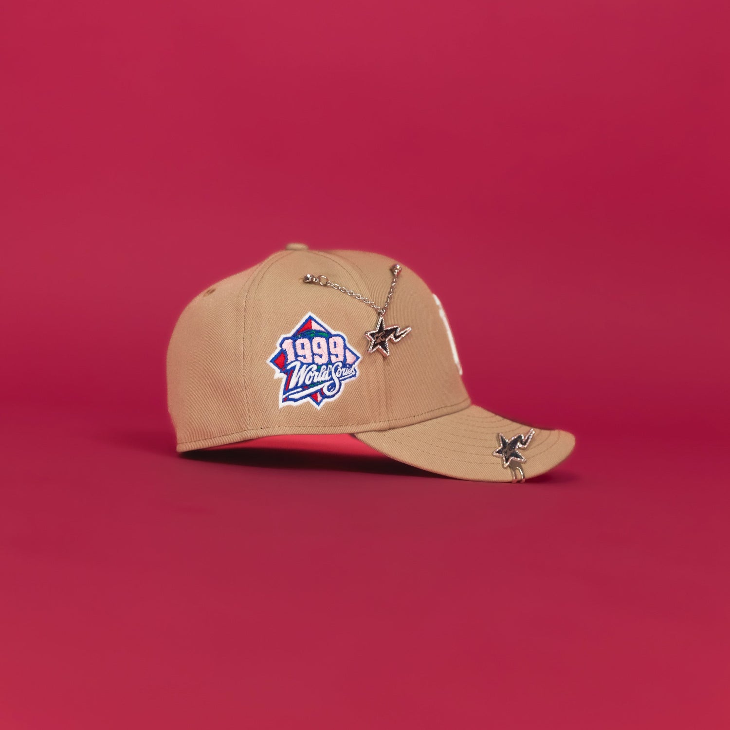 NEW ERA EXCLUSIVE 59FIFTY LIGHT KHAKI NEW YORK YANKEES W/ PINK HEART + 1999 WORLD SERIES SIDE PATCH