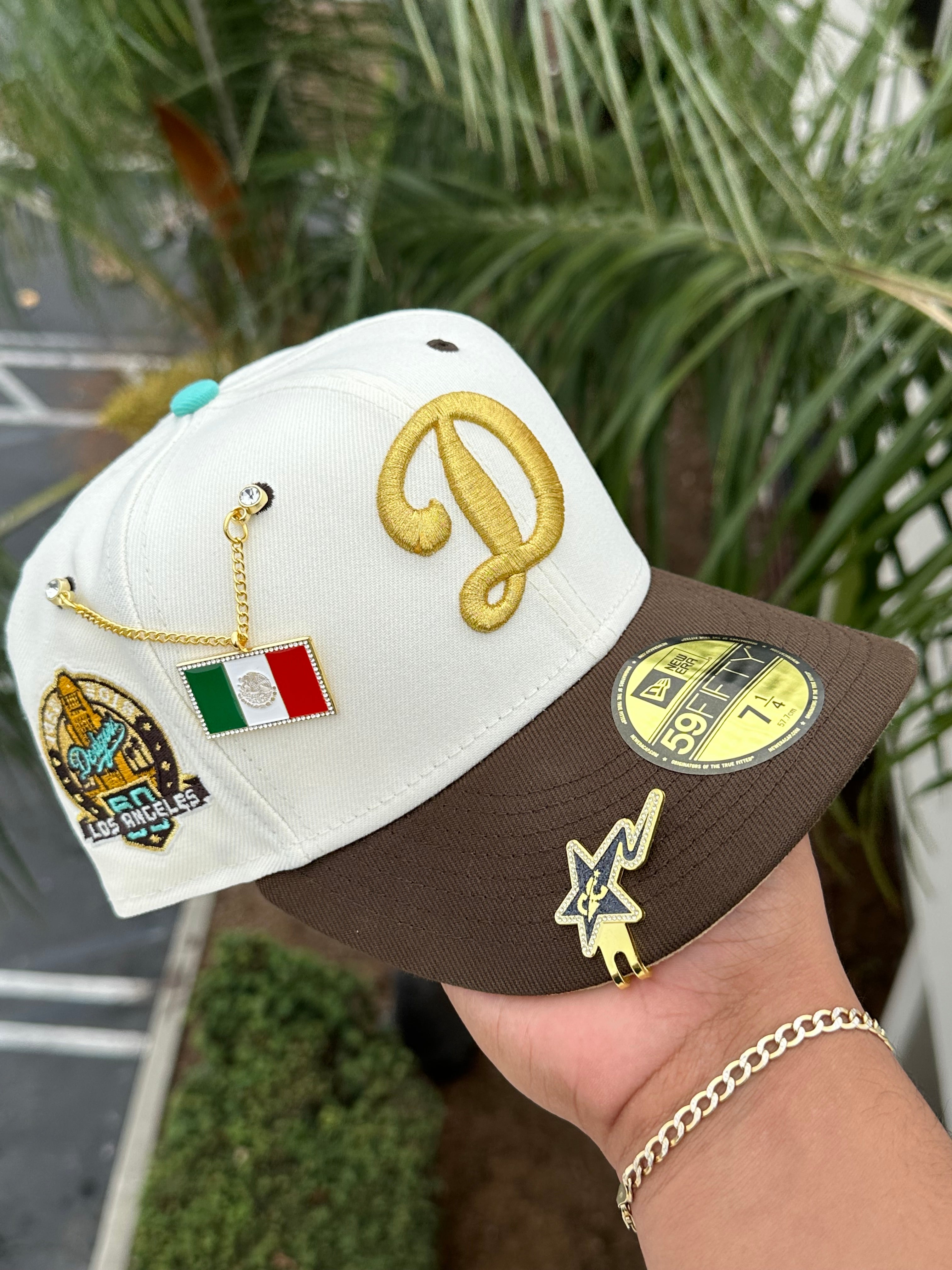 EXCLUSIVO DE NEW ERA 59FIFTY CROMADO BLANCO/NOGAL LOS ANGELES DODGERS CON PARCHE DEL 60 ANIVERSARIO 