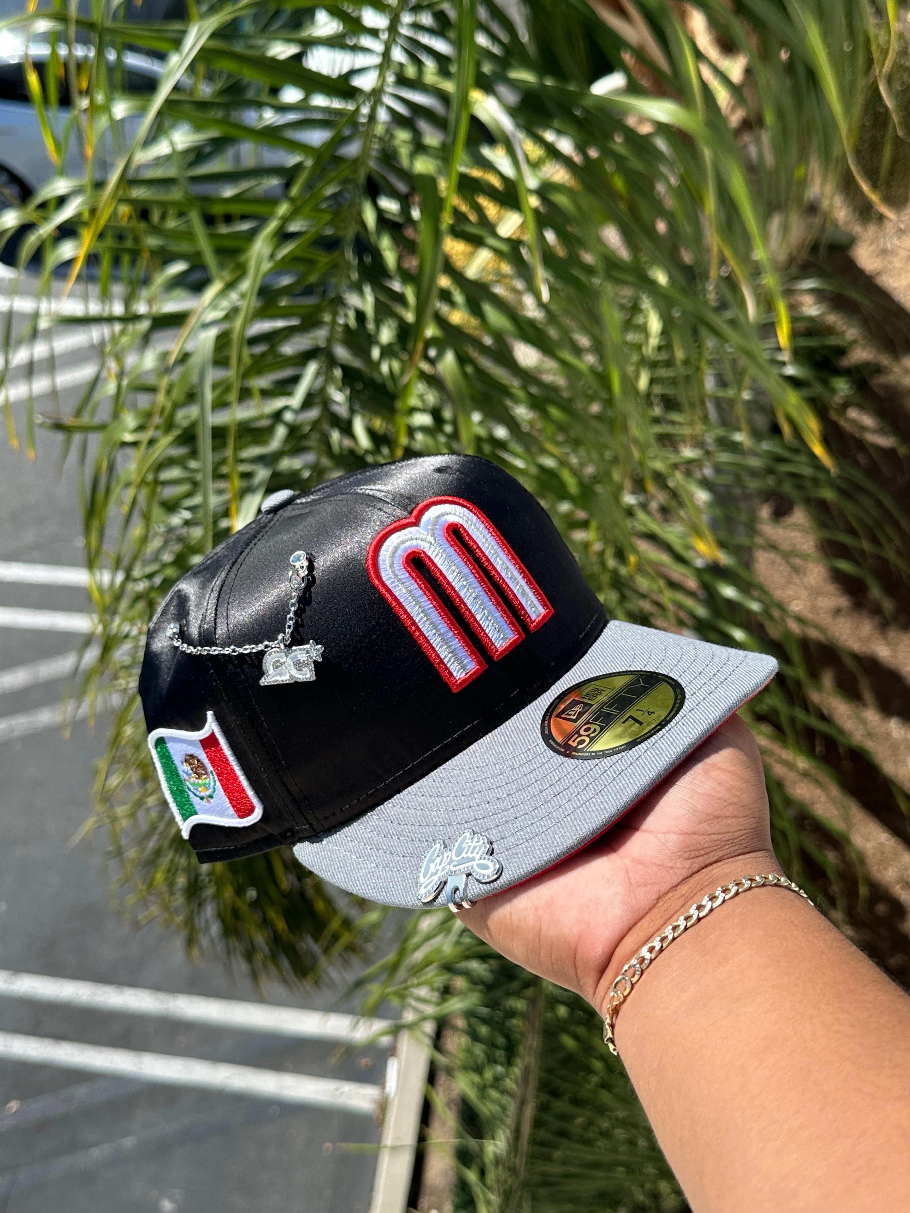 NEW ERA EXCLUSIVE 59FIFTY BLACK SATIN/GREY MEXICO TWO TONE W/ MEXICO SIDE PATCH +AZTEC PATCH