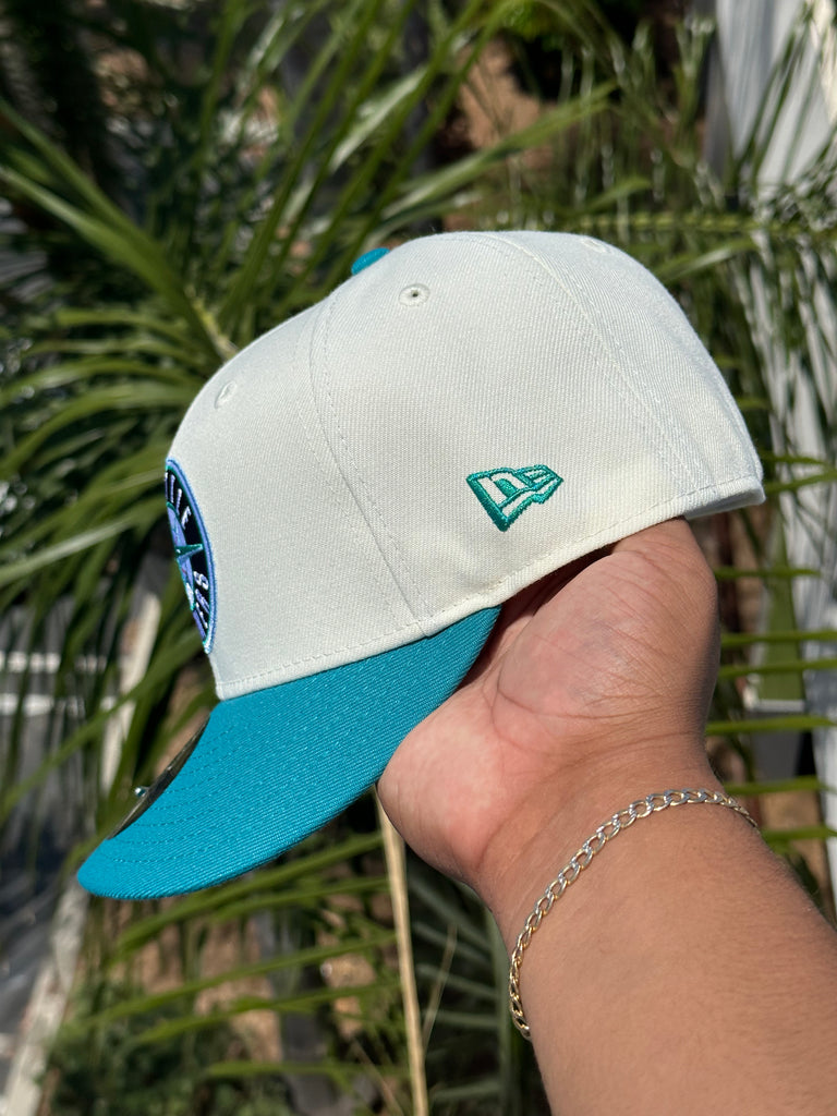NEW ERA EXCLUSIVE 59FIFTY CHROME WHITE/TURQUOISE SEATTLE MARINERS W/ 30TH ANNIVERSARY PATCH (ICY UV)