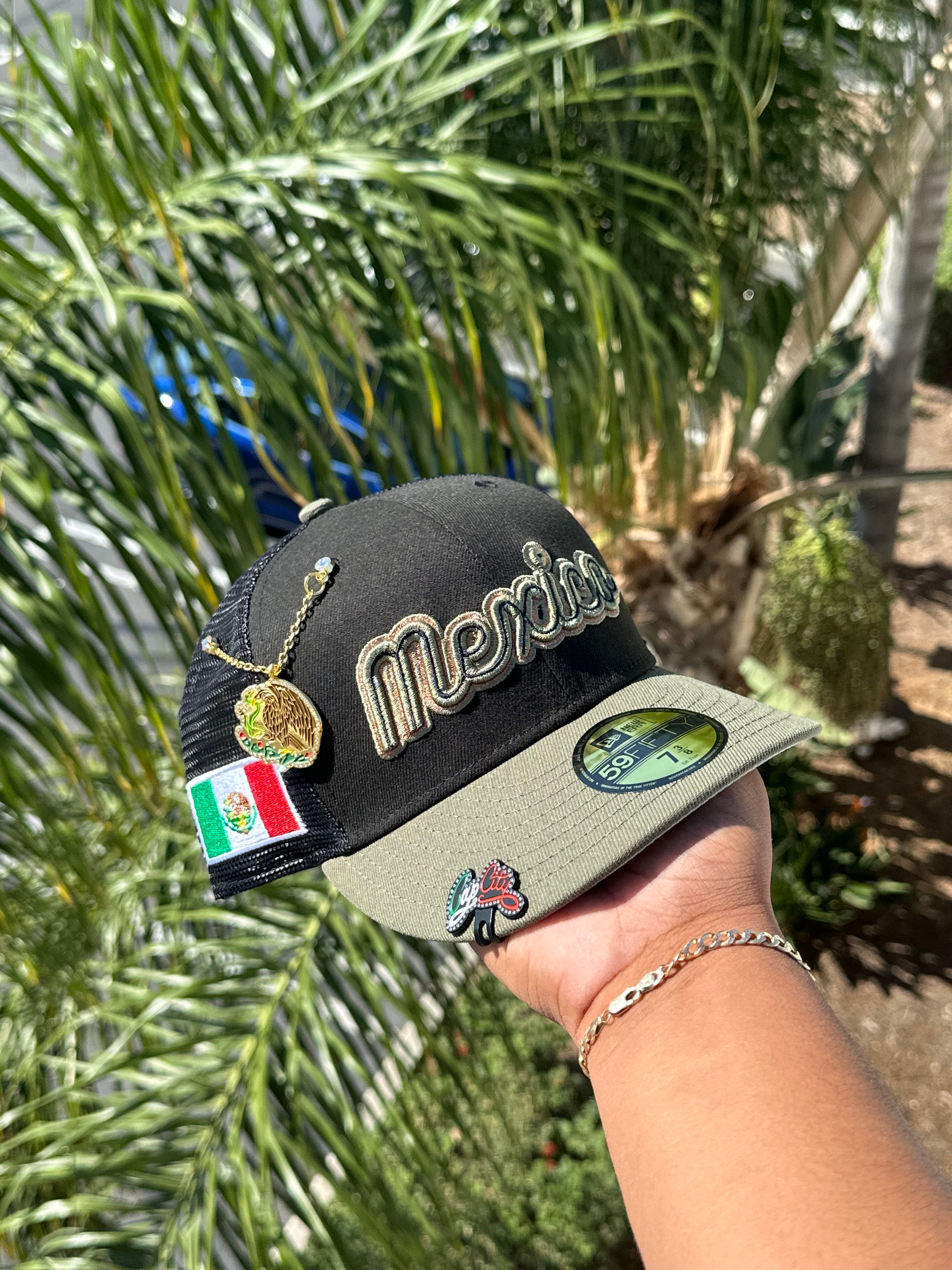 NEW ERA EXCLUSIVE 59FIFTY BLACK/OLIVE MEXICO SCRIPT MESHBACK W/ MEXICO FLAG PATCH