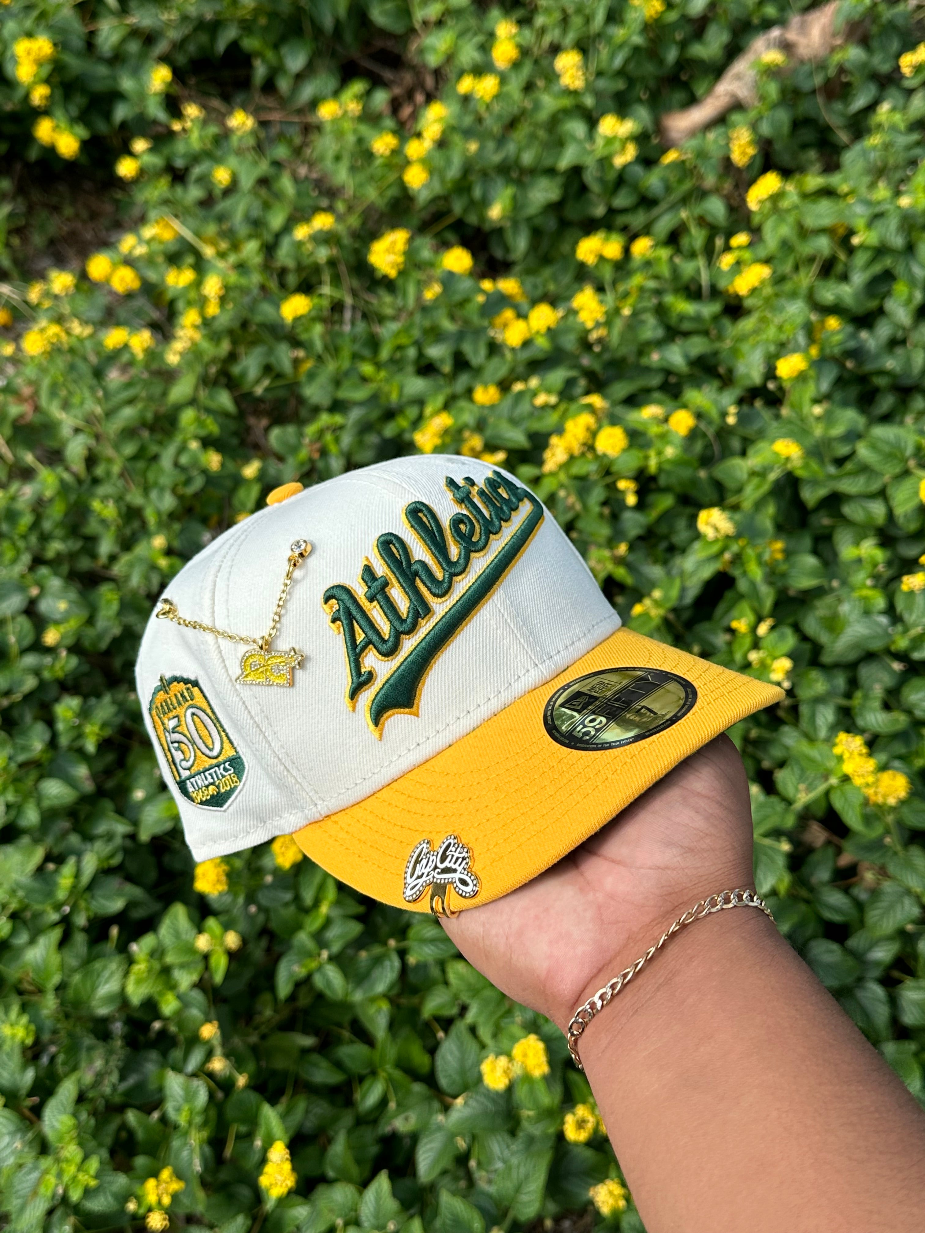 NEW ERA EXCLUSIVE 59FIFTY CHROME WHITE/YELLOW OAKLAND ATHLETICS SCRIPT W/ 50TH ANNIVERSARY PATCH