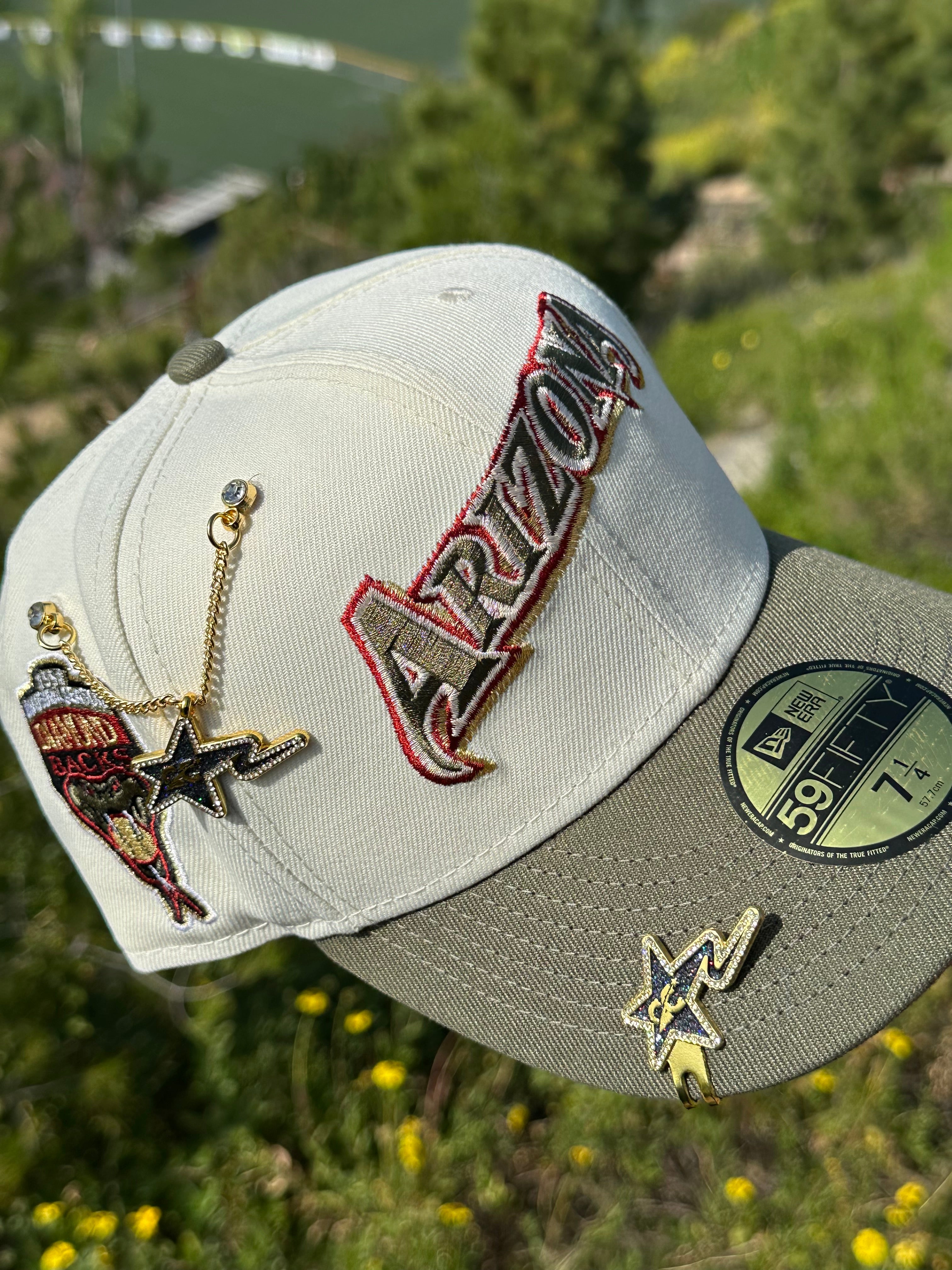 EXCLUSIVO NEW ERA 59FIFTY CHROME BLANCO/VERDE OLIVA ARIZONA DIAMONDBACKS CON PARCHE DE TEMPORADA INAUGURAL 1998 