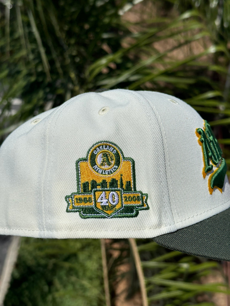 NEW ERA EXCLUSIVE 59FIFTY CHROME WHITE/FOREST GREEN OAKLAND ATHLETICS W/ 40TH ANNIVERSARY PATCH (GREY UV)