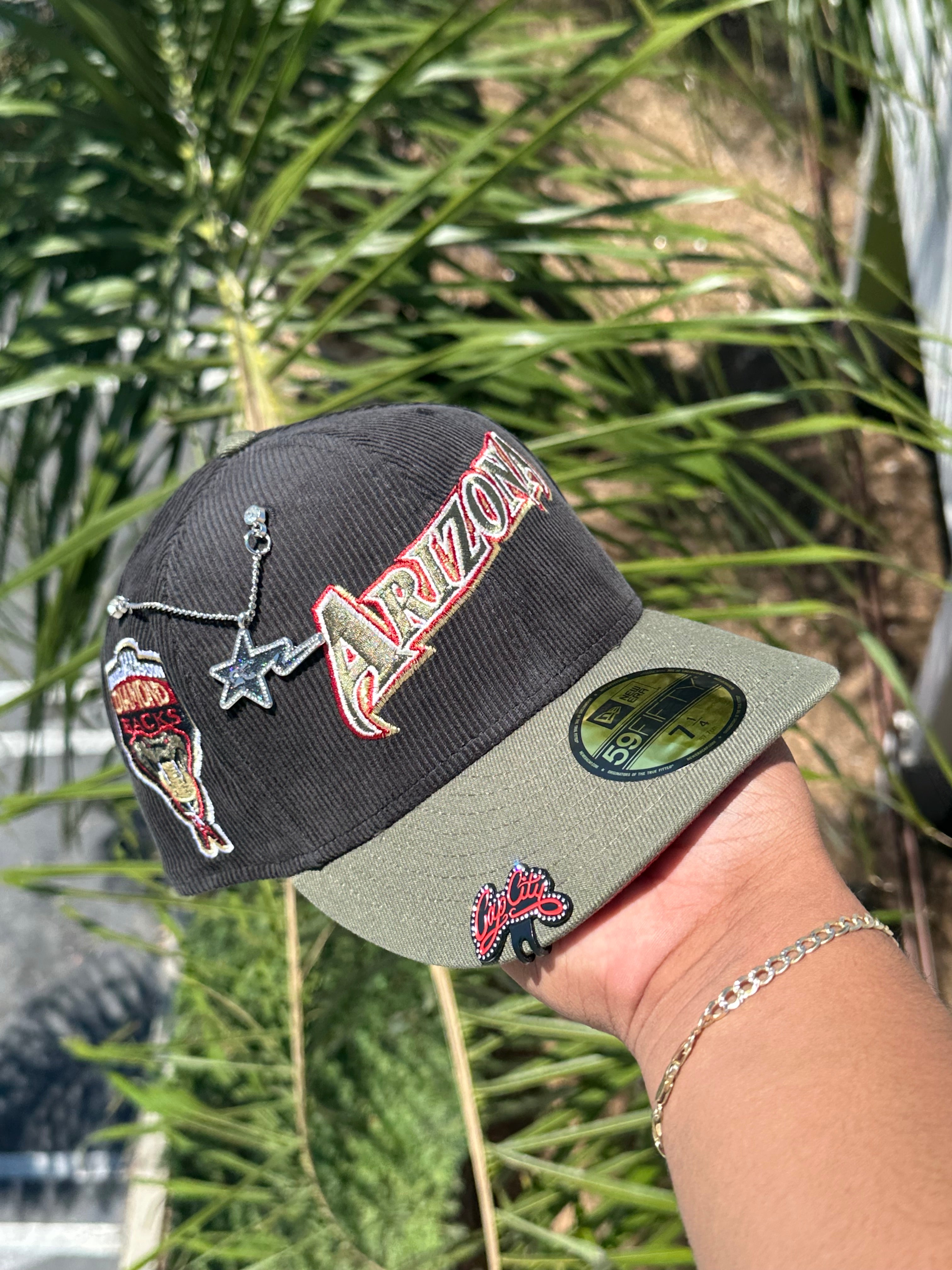 EXCLUSIVO DE NEW ERA 59FIFTY CORDUROY/OLIVE ARIZONA DIAMONDBACKS CON PARCHE DE LA TEMPORADA INAUGURAL DE 1998 