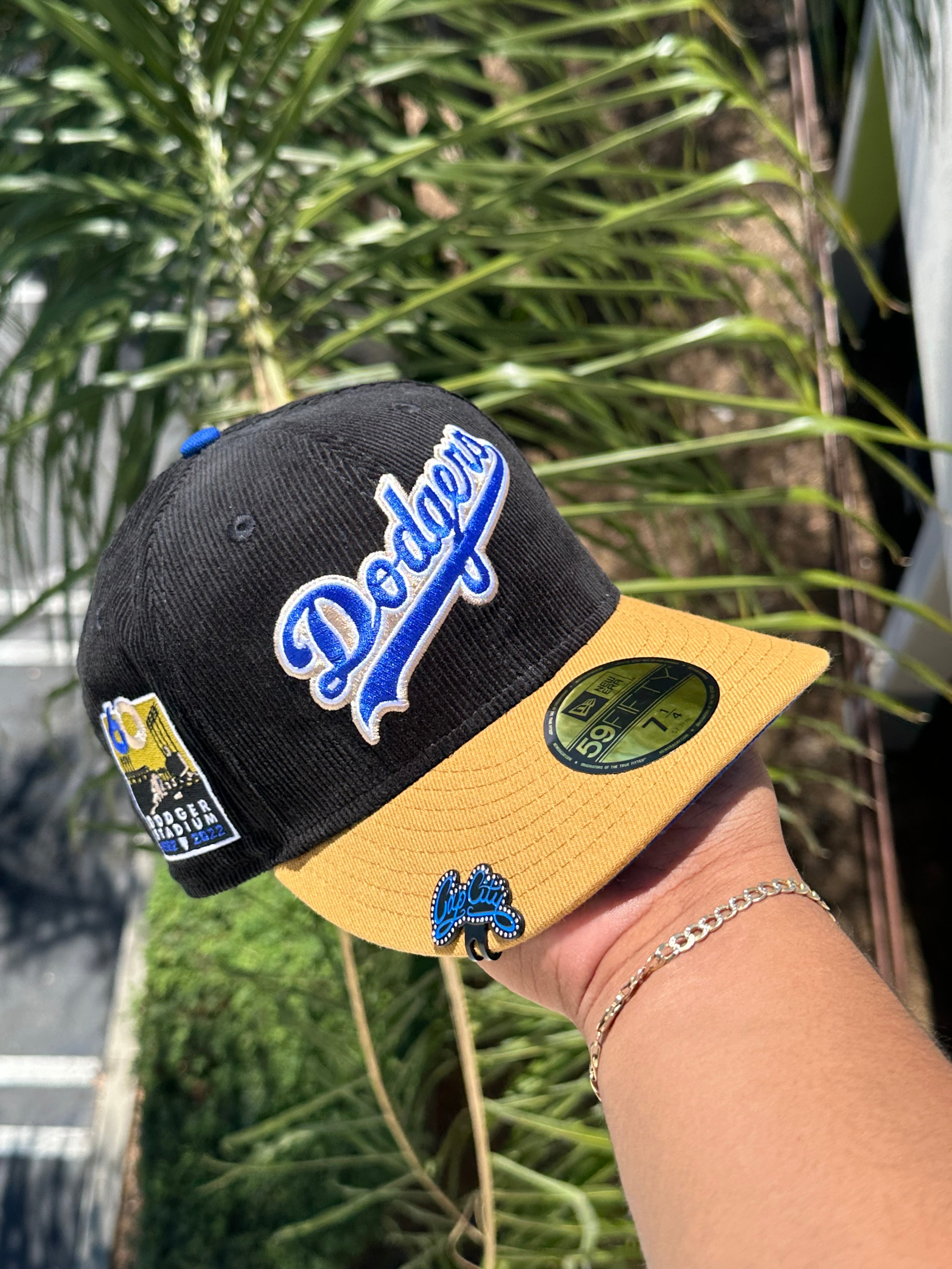 NEW ERA EXCLUSIVE 59FIFTY CORDUROY/KHAKI LOS ANGELES DODGERS SCRIPT W/ 60TH ANNIVERSARY DOGER STADIUM PATCH