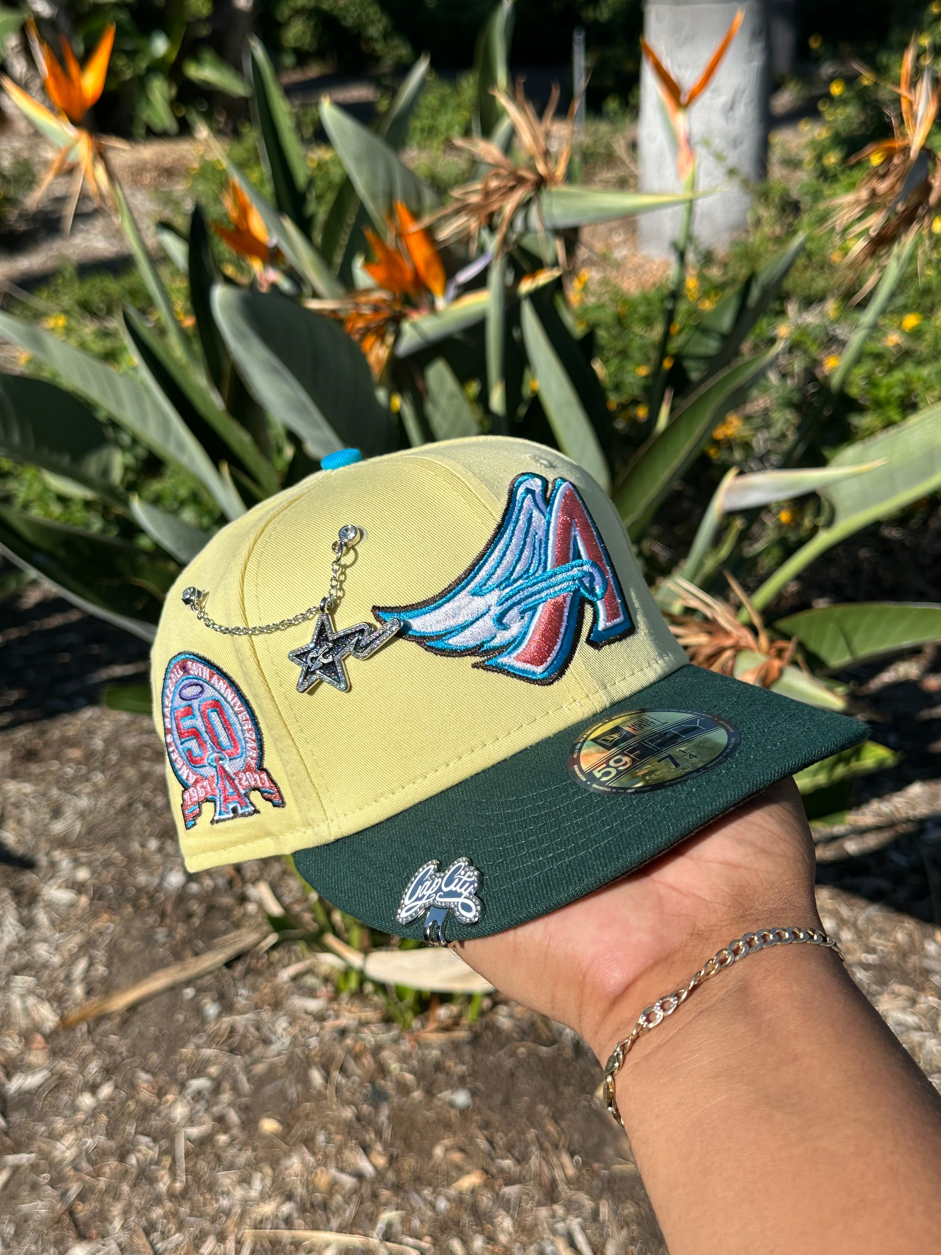 59FIFTY EXCLUSIVO DE NEW ERA AMARILLO/VERDE BOSQUE ANAHEIM ANGELS CON PARCHE DEL 50 ANIVERSARIO 