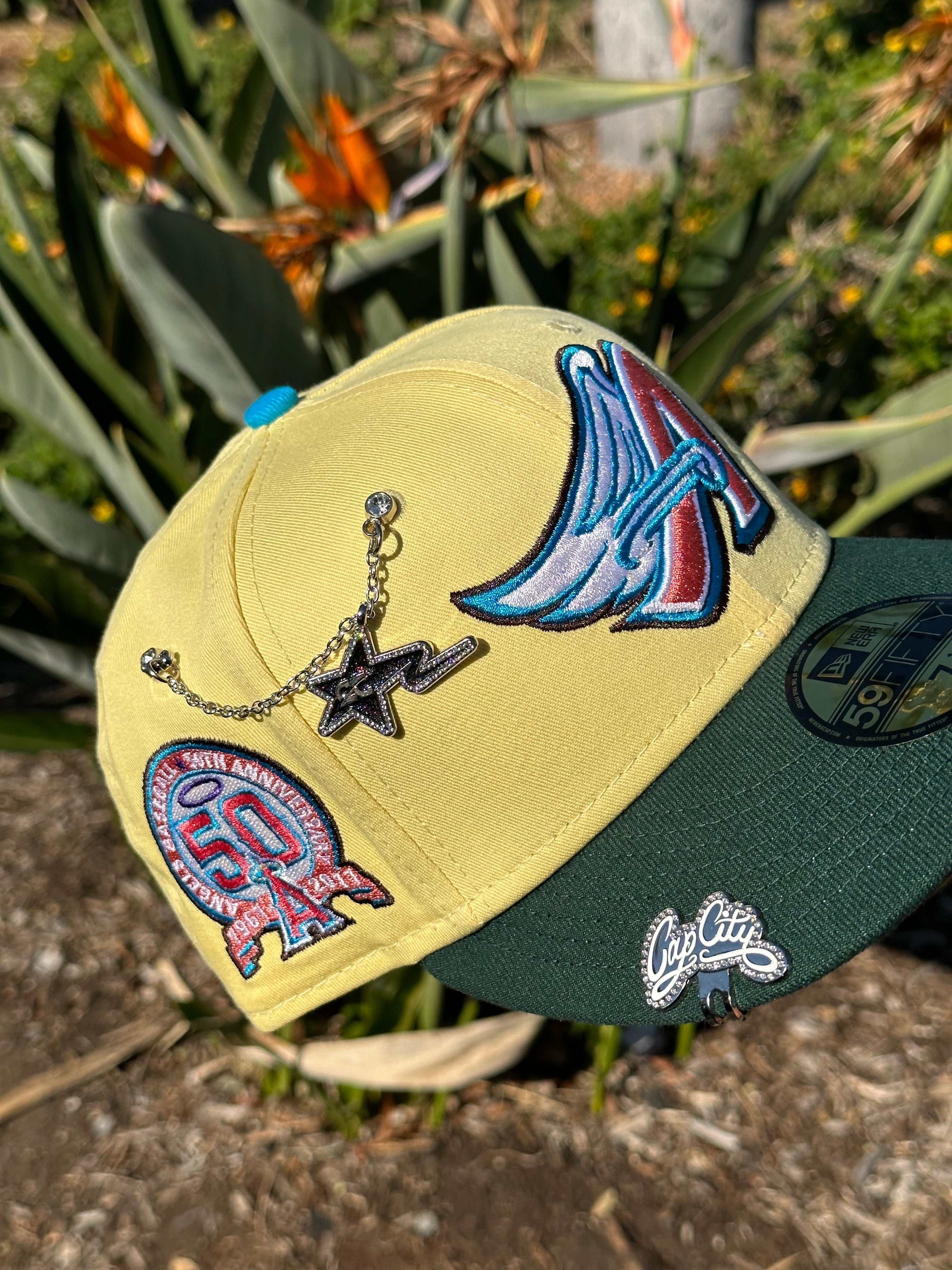 59FIFTY EXCLUSIVO DE NEW ERA AMARILLO/VERDE BOSQUE ANAHEIM ANGELS CON PARCHE DEL 50 ANIVERSARIO 