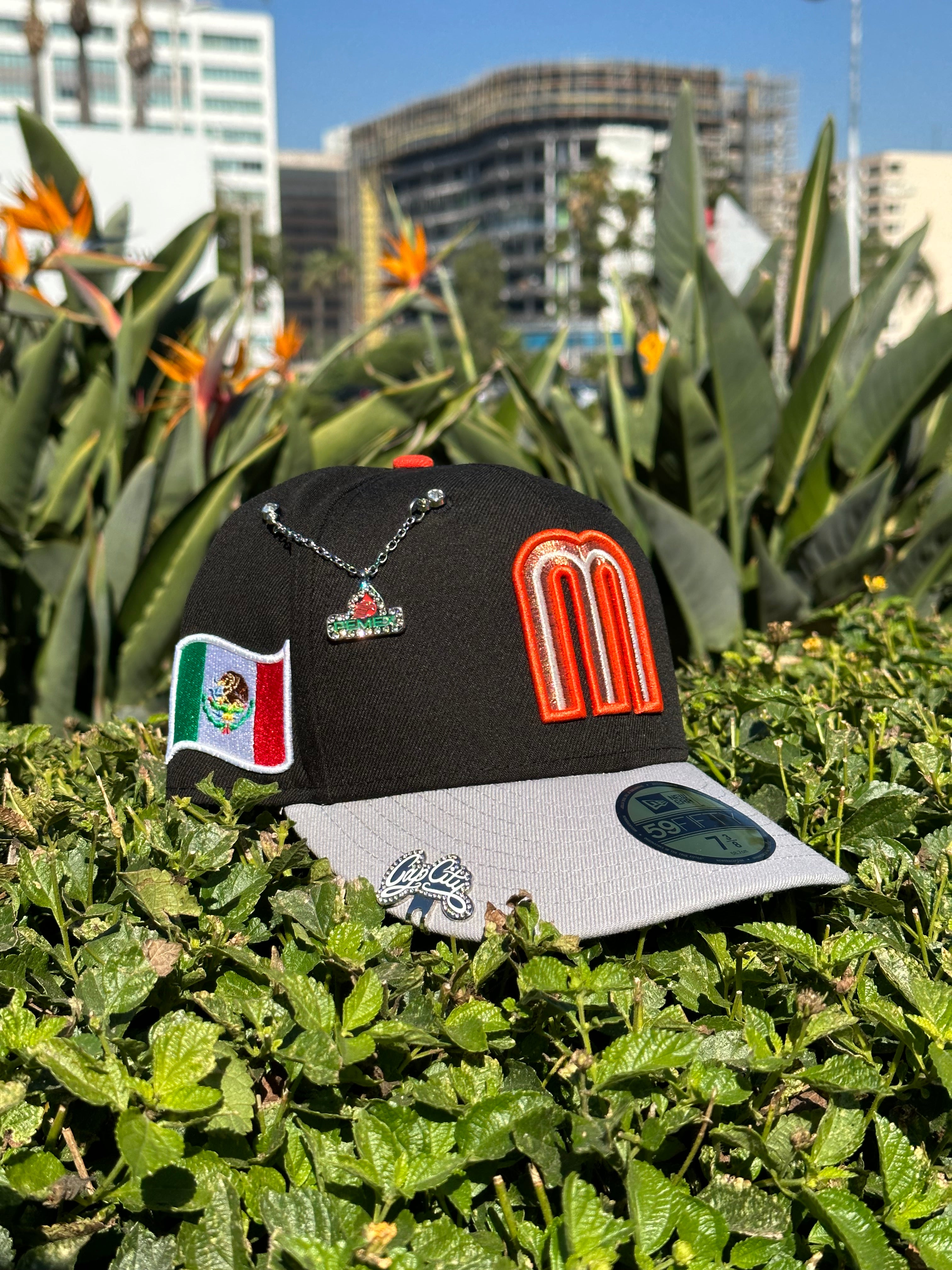 NEW ERA EXCLUSIVE 59FIFTY BLACK/GREY MEXICO TWO TONE W/ MEXICO FLAG PATCH