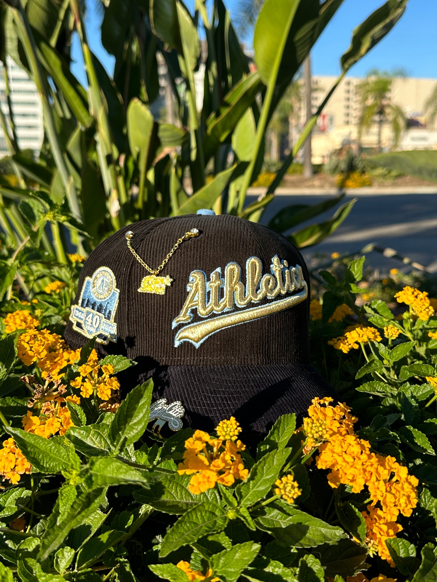NEW ERA EXCLUSIVE 59FIFTY BLACK/NAVY CORDUROY OAKLAND ATHLETICS SCRIPT W/ 40TH ANNIVERSARY PATCH