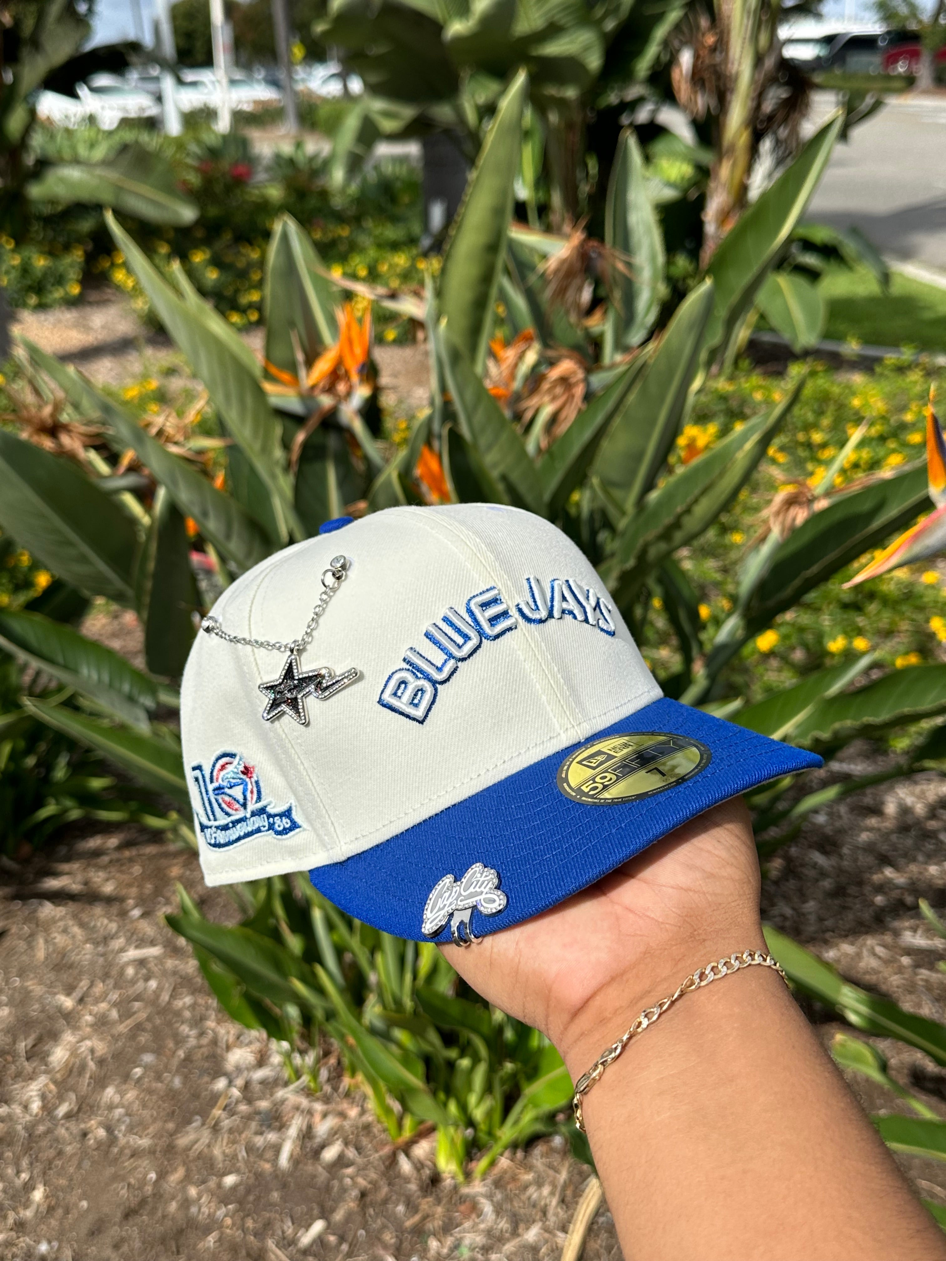 NEW ERA EXCLUSIVE 59FIFTY CHROME WHITE/BLUE TORONTO BLUE JAYS SCRIPT W/ 1OTH ANNIVERSARY SIDE PATCH