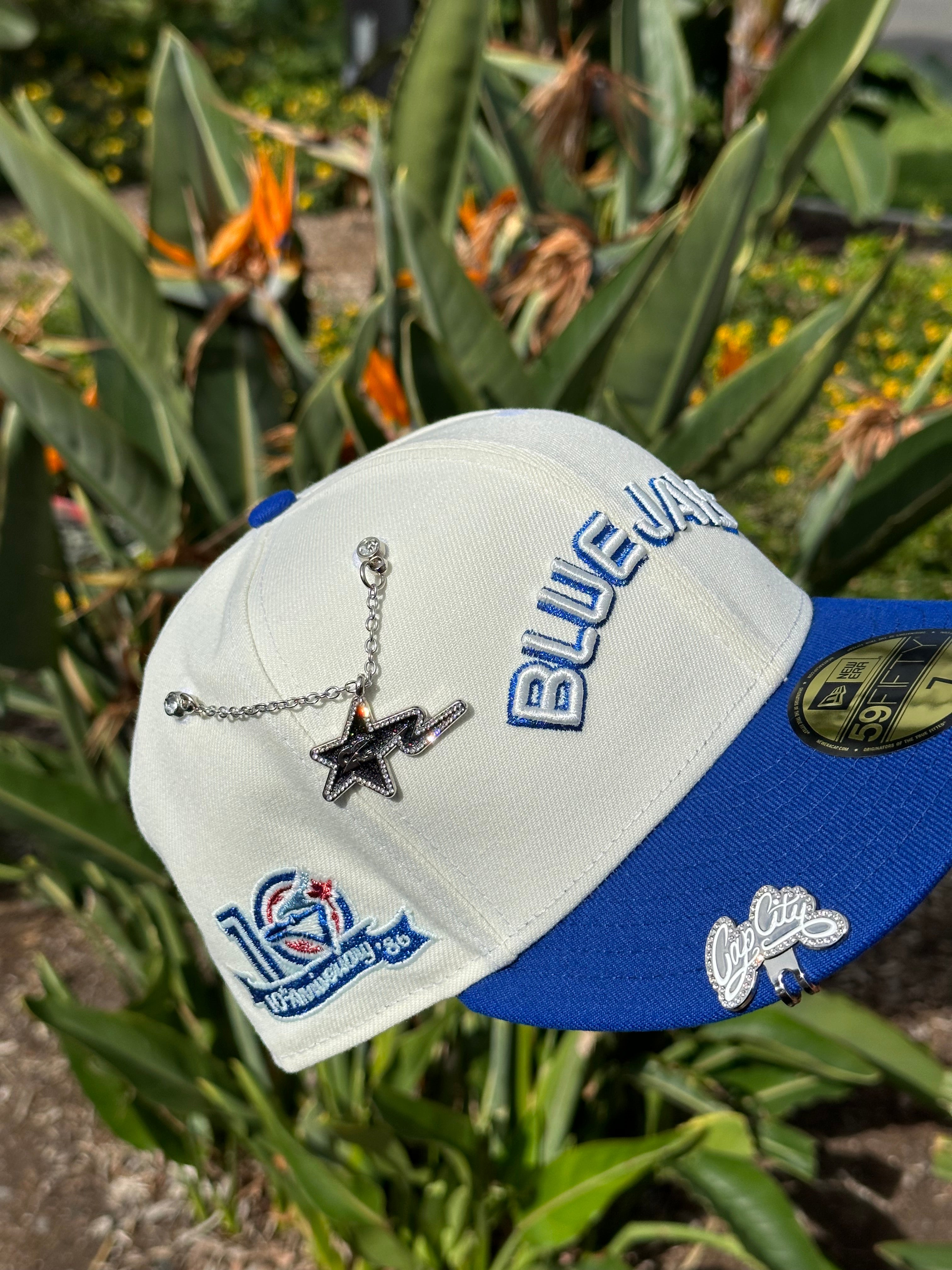 NEW ERA EXCLUSIVE 59FIFTY CHROME WHITE/BLUE TORONTO BLUE JAYS SCRIPT W/ 1OTH ANNIVERSARY SIDE PATCH