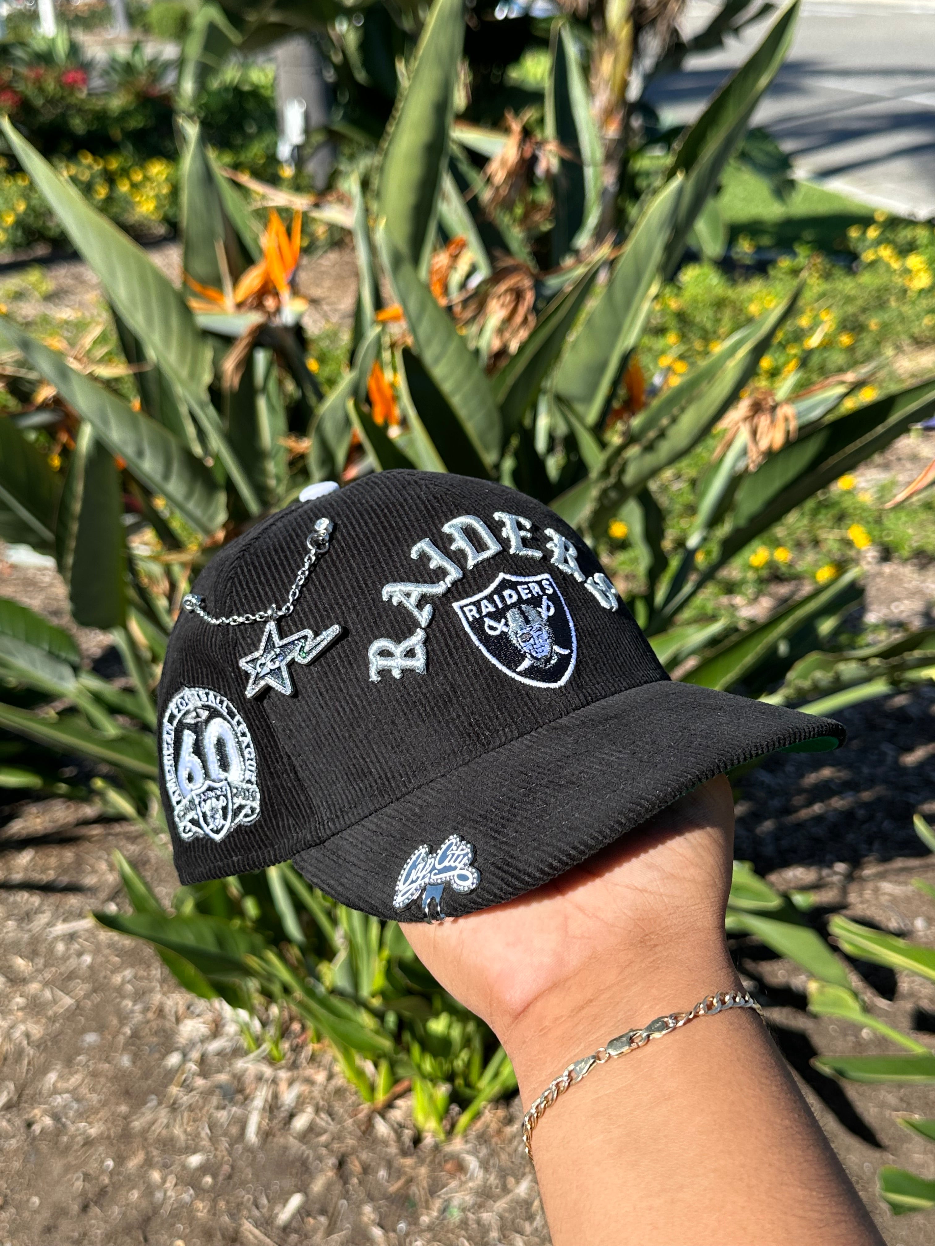NEW ERA EXCLUSIVE 59FIFTY BLACK CORDUROY LAS VEGAS RAIDERS W/ 60TH ANNIVERSARY