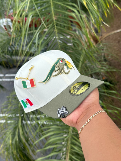 NEW ERA EXCLUSIVE 59FIFTY CHROME WHITE/OLIVE PERICOS DE PUEBLA W/ MEXICO FLAG SIDE PATCH (GREY UV)