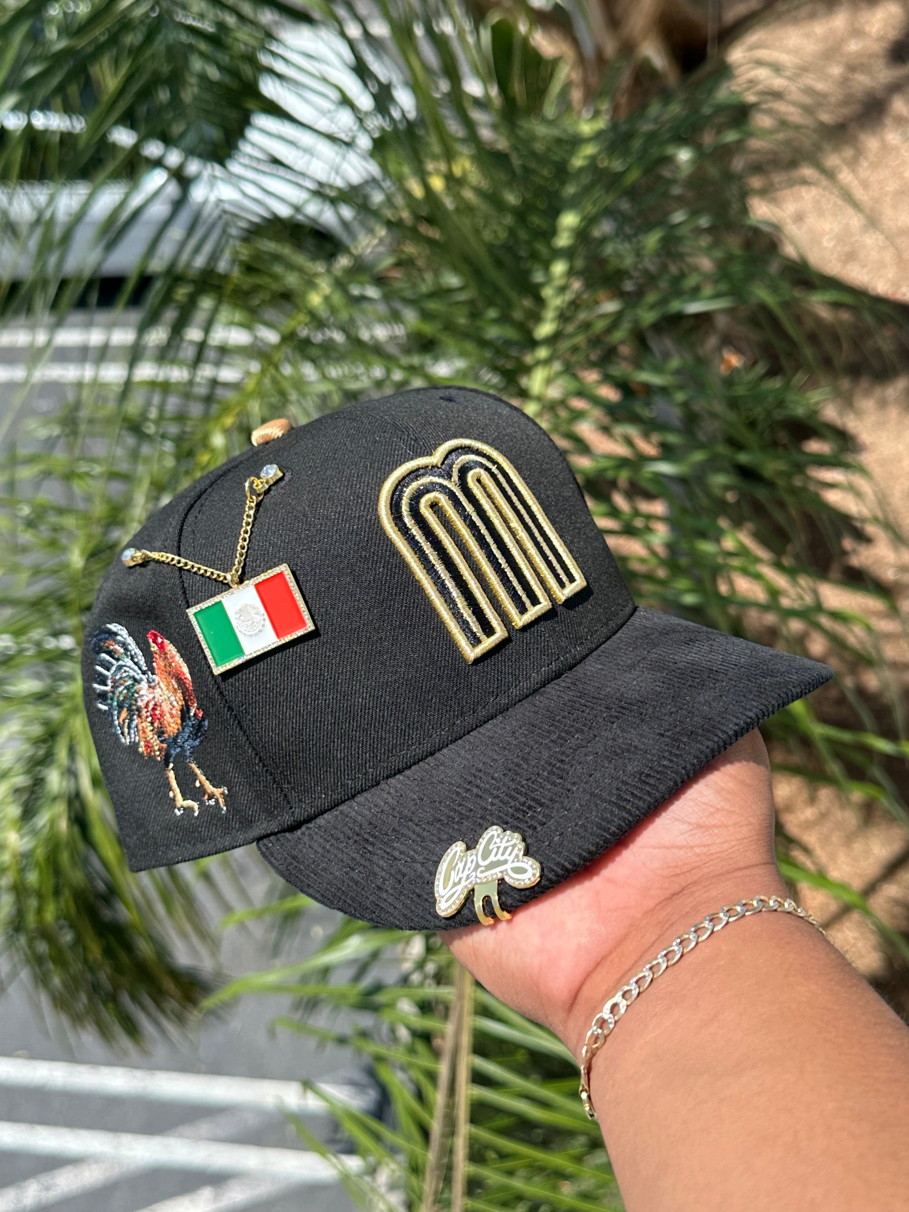 NEW ERA EXCLUSIVE 9FIFTY BLACK/CORDUROY MEXICO TWO TONE SNAPBACK W/ EL GALLO SIDE PATCH