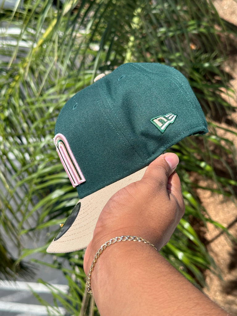 NEW ERA EXCLUSIVE 9FIFTY PINE GREEN/KHAKI MEXICO TWO TONE SNAPBACK W/ MEXICO FLAG SIDE PATCH (PINK UV)
