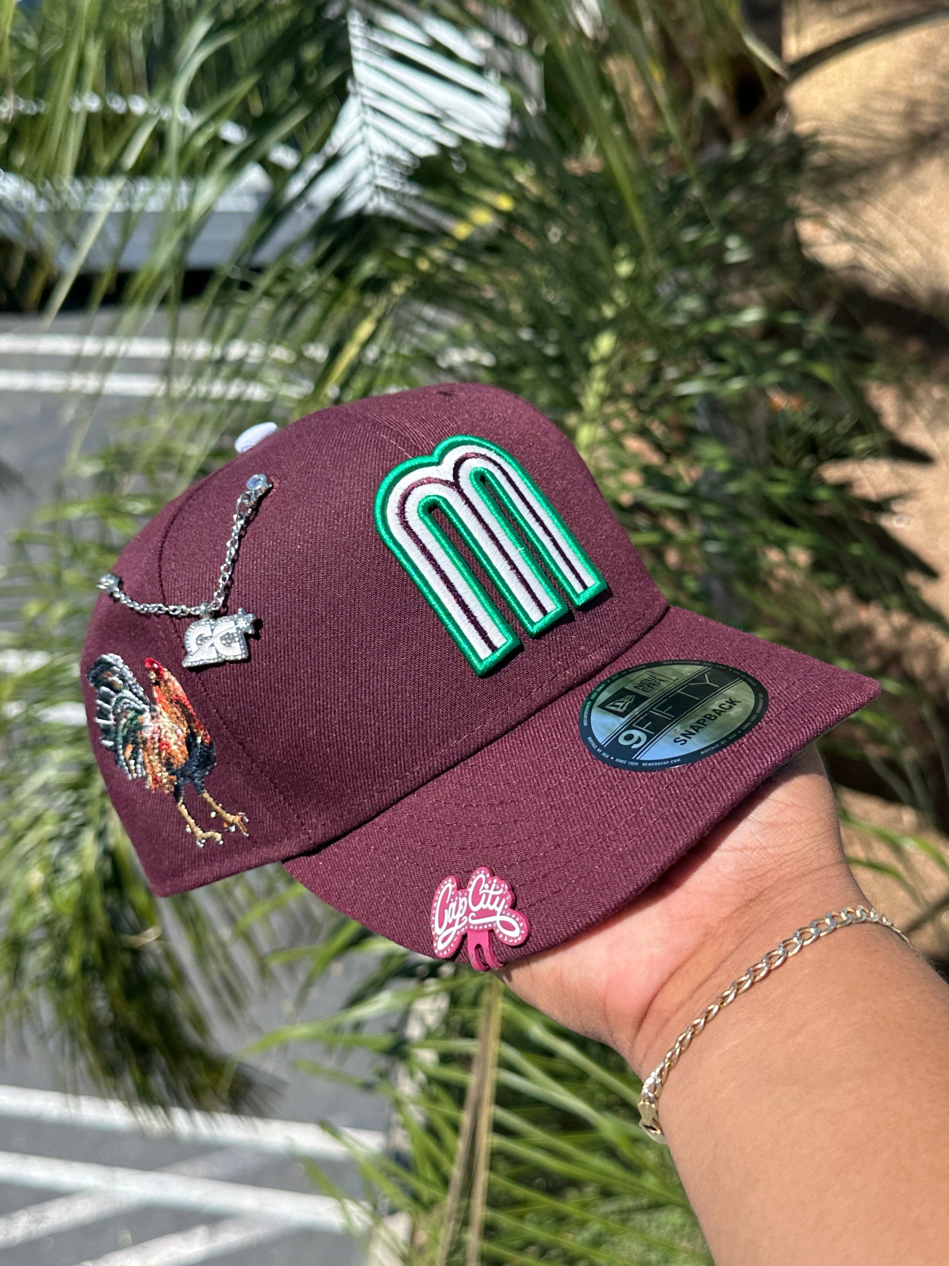 NEW ERA EXCLUSIVE 9FIFTY BURGUNDY MEXICO SNAPBACK W/ EL GALLO SIDE PATCH