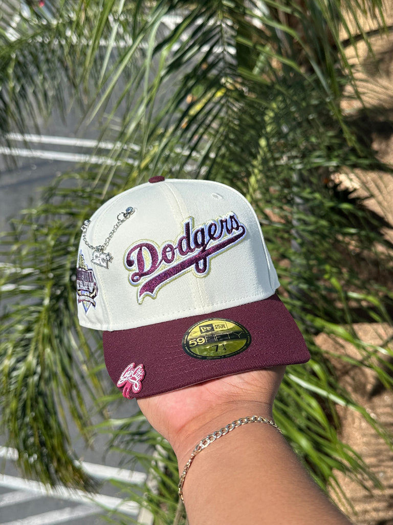 NEW ERA EXCLUSIVE 59FIFTY CHROME WHITE/BURGUNDY LOS ANGELES DODGERS W/ 40TH ANNIVERSARY SIDE PATCH (GREY UV)