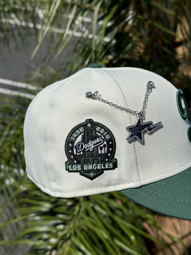 NEW ERA EXCLUSIVE 59FIFTY CHROME WHITE/FOREST GREEN LOS ANGELES DODGERS W/ 60TH ANNIVERSARY SIDE PATCH (GREY UV)