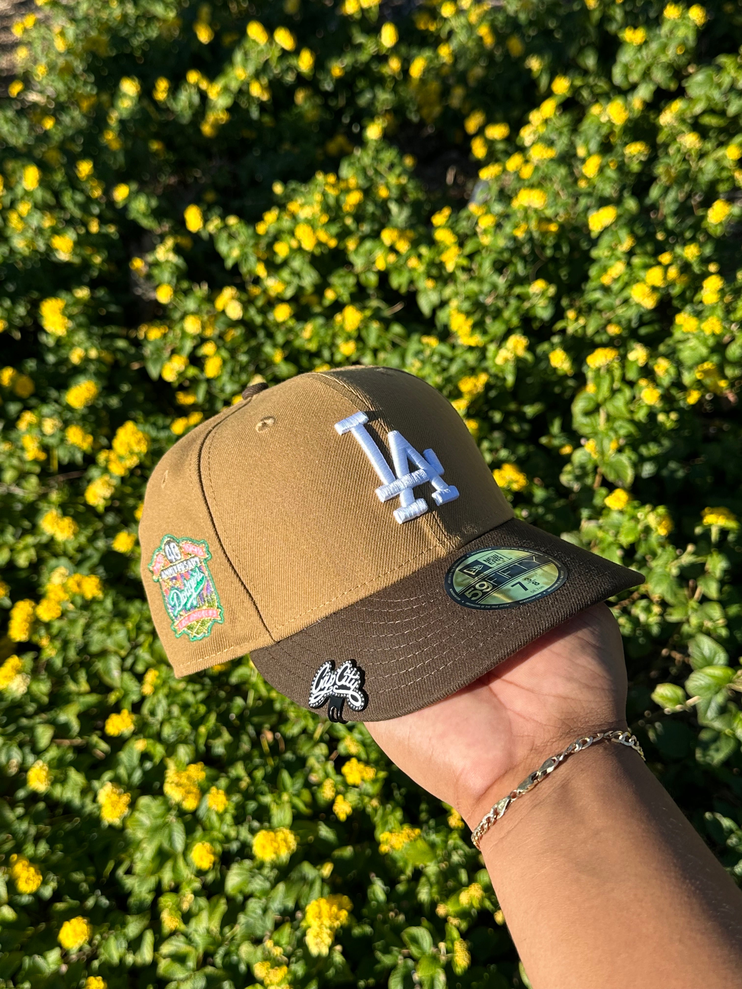 EXCLUSIVO DE NEW ERA 59FIFTY TAN/WALNUT LOS ANGELES DODGERS CON PARCHE DEL 40 ANIVERSARIO 