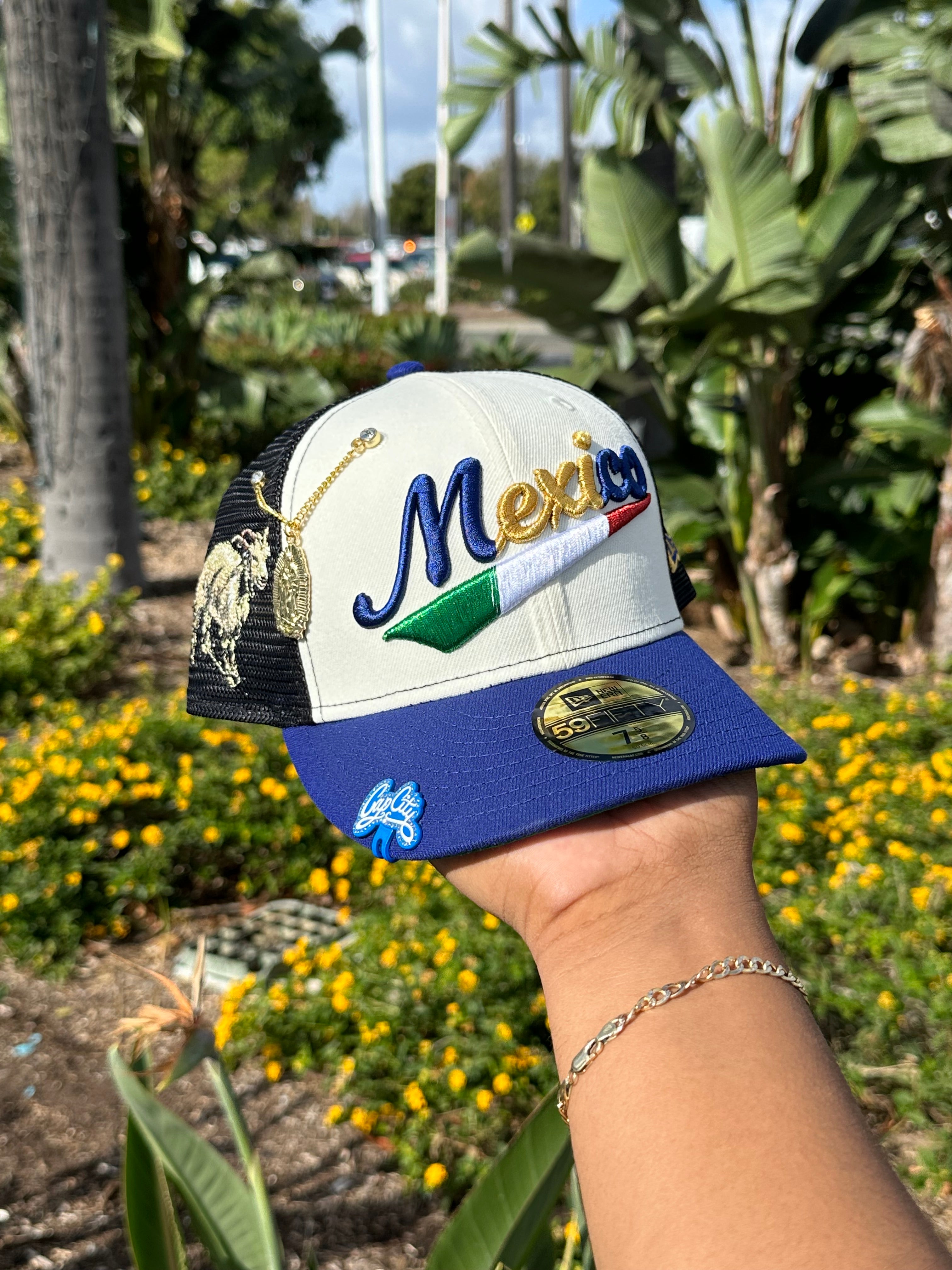 NEW ERA EXCLUSIVE 59FIFTY CHROME WHITE/BLUE MEXICO SCRIPT MESHBACK W/ THE GOAT PATCH