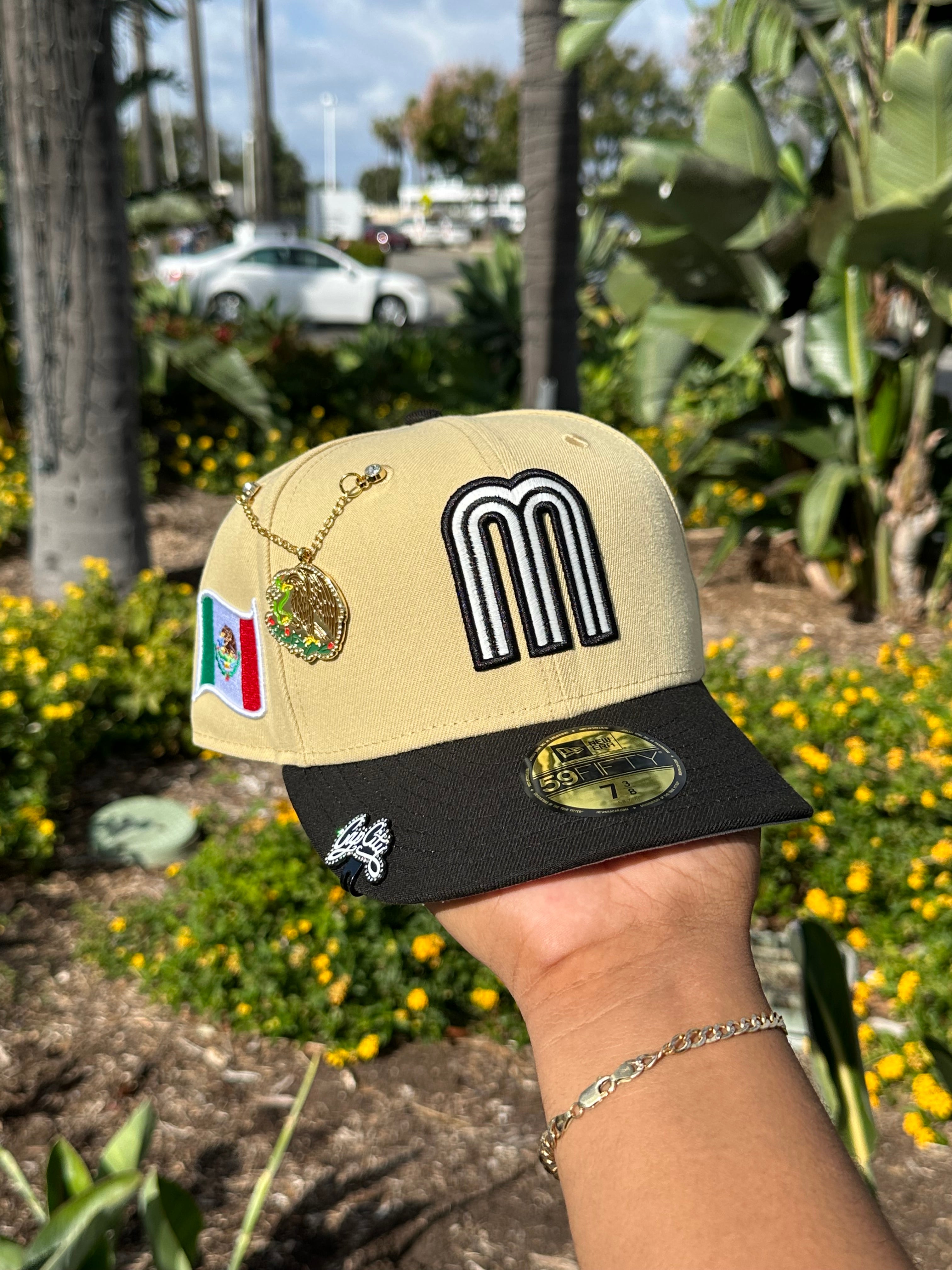 NEW ERA EXCLUSIVE 59FIFTY VEGAS GOLD/BLACK MEXICO W/ MEXICO SIDE PATCH